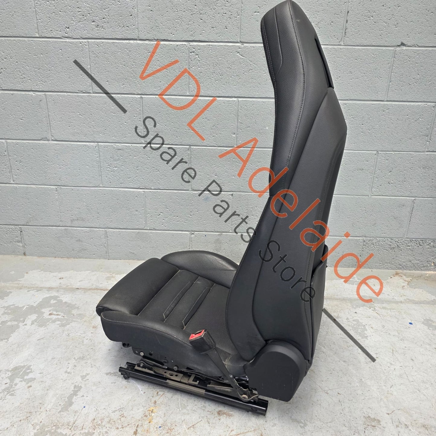 971881806FBGDB     Porsche Panamera Front Right Seat with Crest Logo Emblem in Headrest 971881806FB GDB