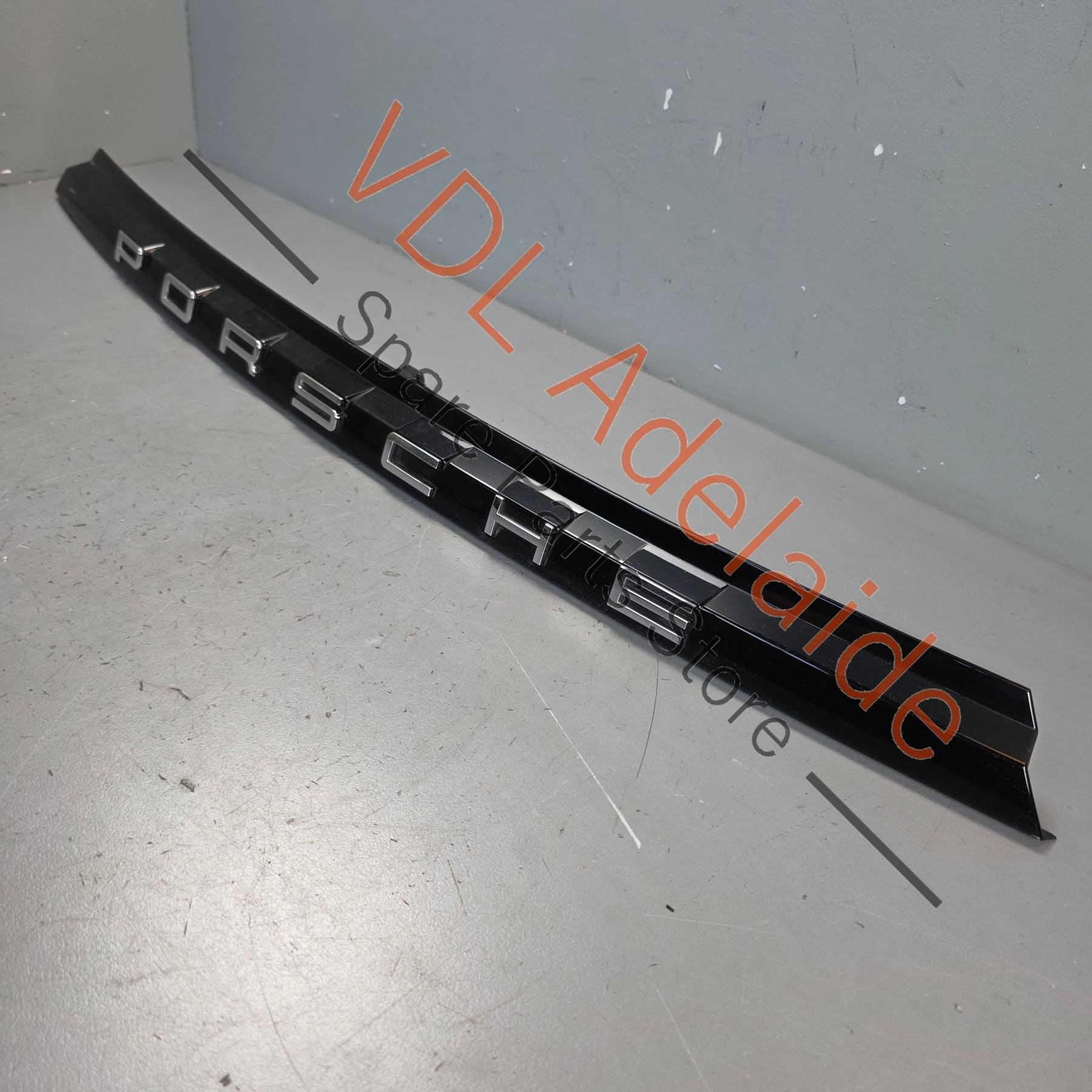 971827044B     Porsche Panamera 971 Tailgate Boot Hatch Garnish with Chrome Porsche Badge 971827044B