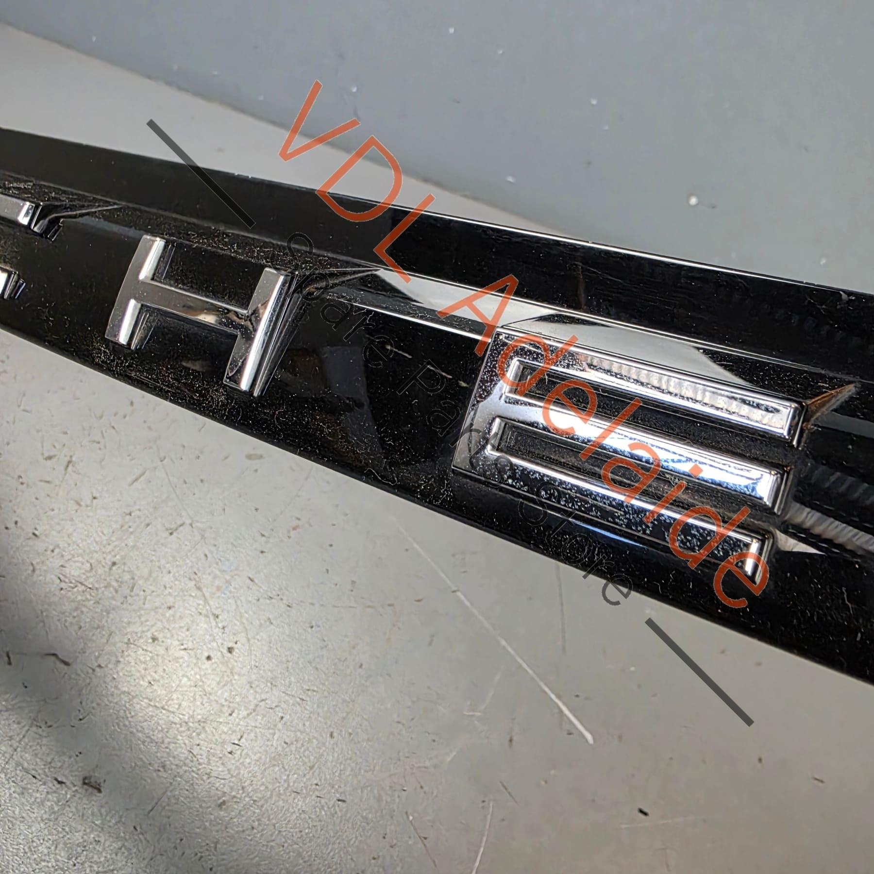 971827044B     Porsche Panamera 971 Tailgate Boot Hatch Garnish with Chrome Porsche Badge 971827044B