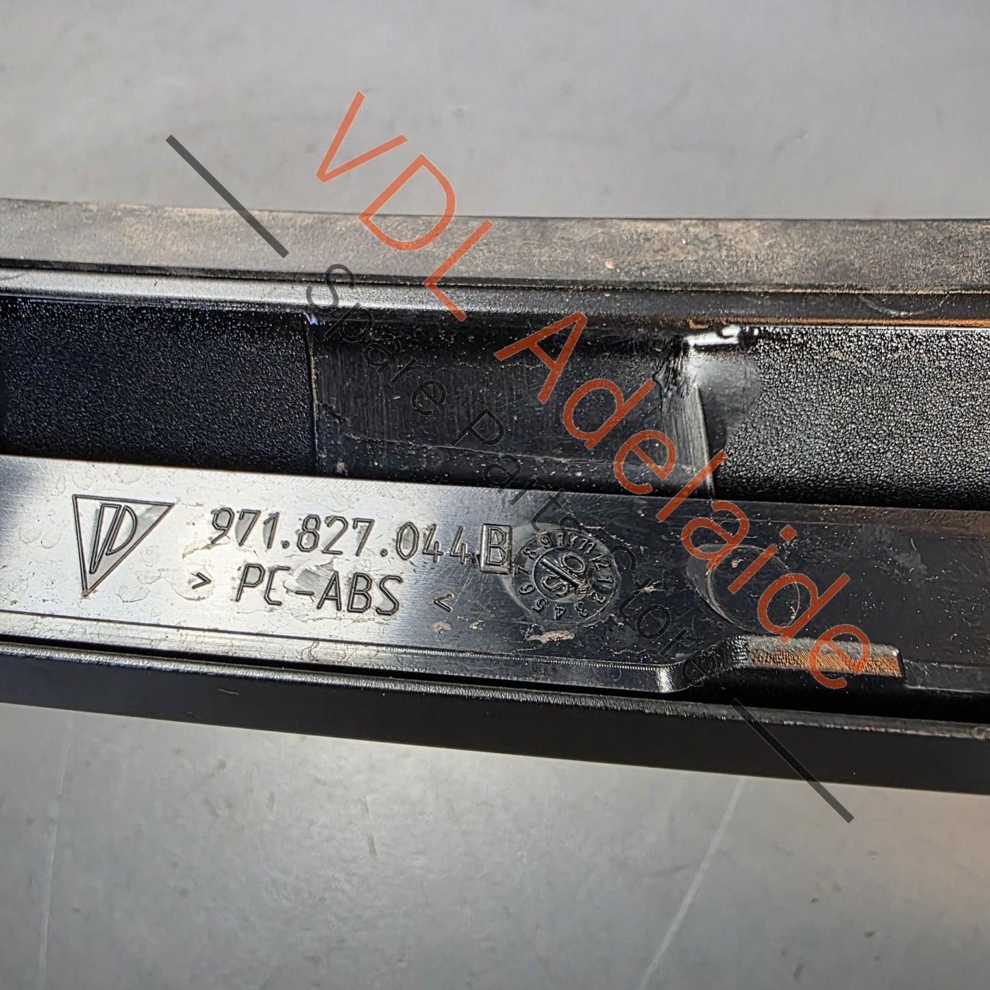 971827044B     Porsche Panamera 971 Tailgate Boot Hatch Garnish with Chrome Porsche Badge 971827044B