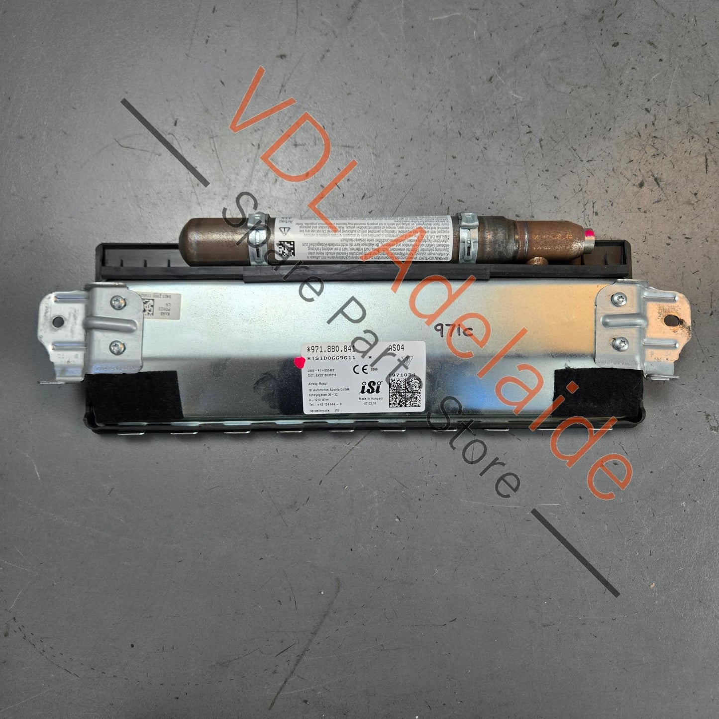 971880841     Porsche Panamera 971 Knee Airbag 971880841