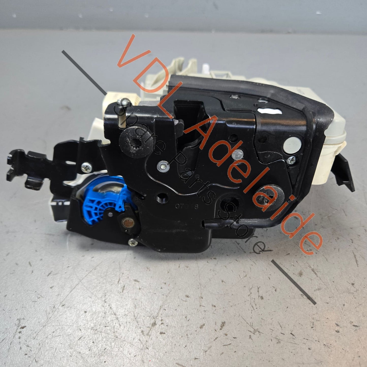 971837016D     Porsche Panamera 971 Front Right Driver Side Door Lock Mechanism 971837016D