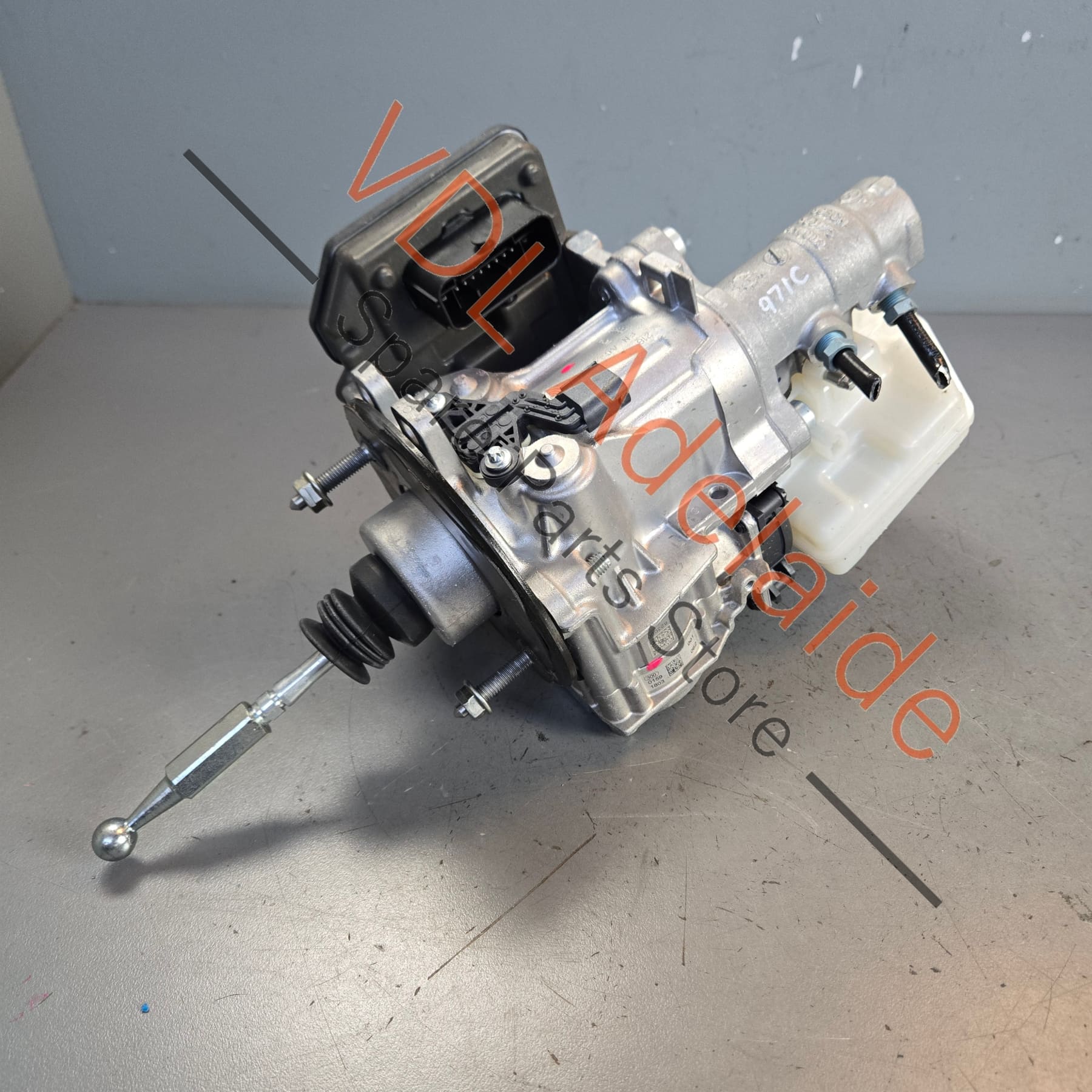 971614105AA 971614106B 
971614105T  Porsche Hybrid Brake Master Cylinder and Servo Booster 971614105AA 971614106B 971614106T