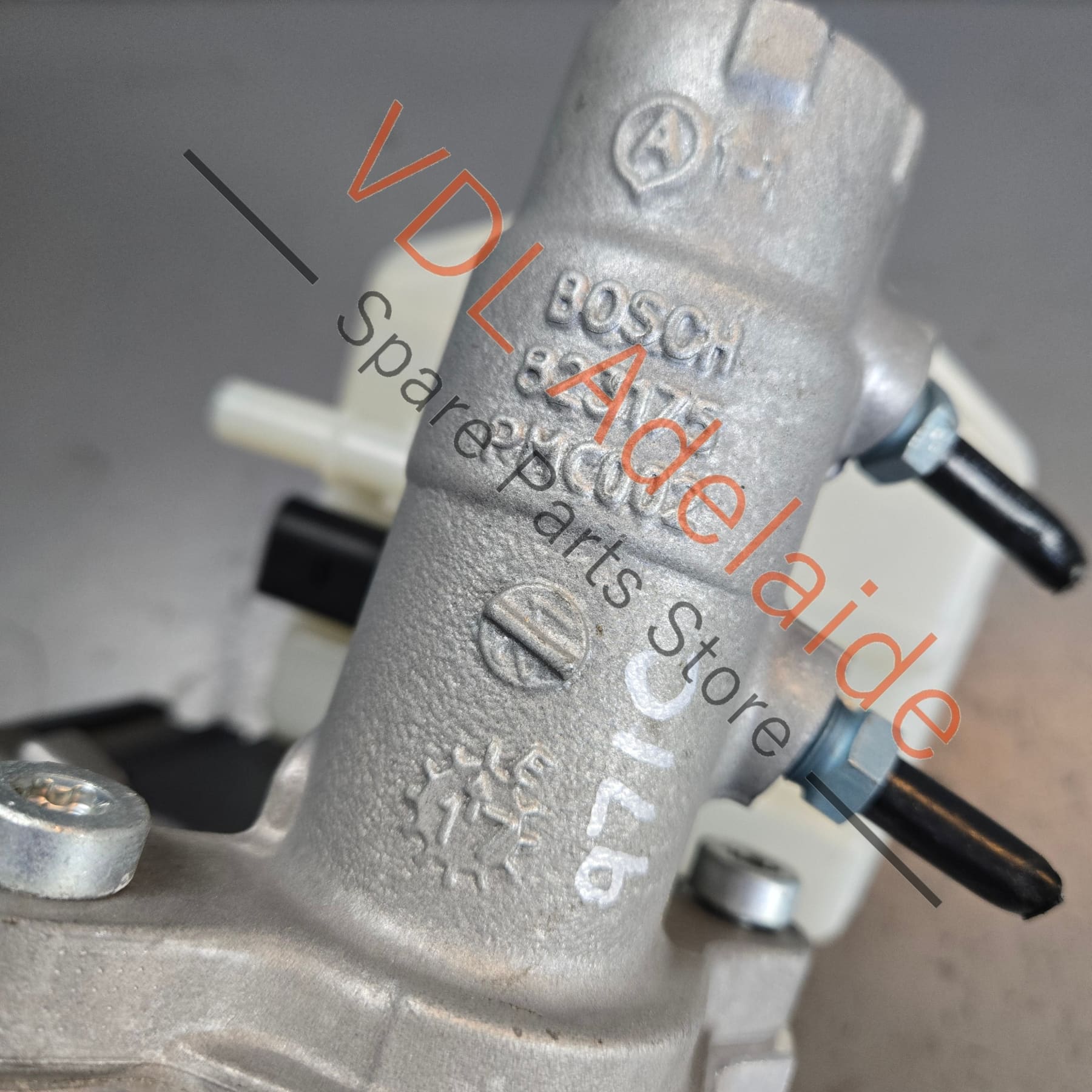 971614105AA 971614106B 
971614105T  Porsche Hybrid Brake Master Cylinder and Servo Booster 971614105AA 971614106B 971614106T