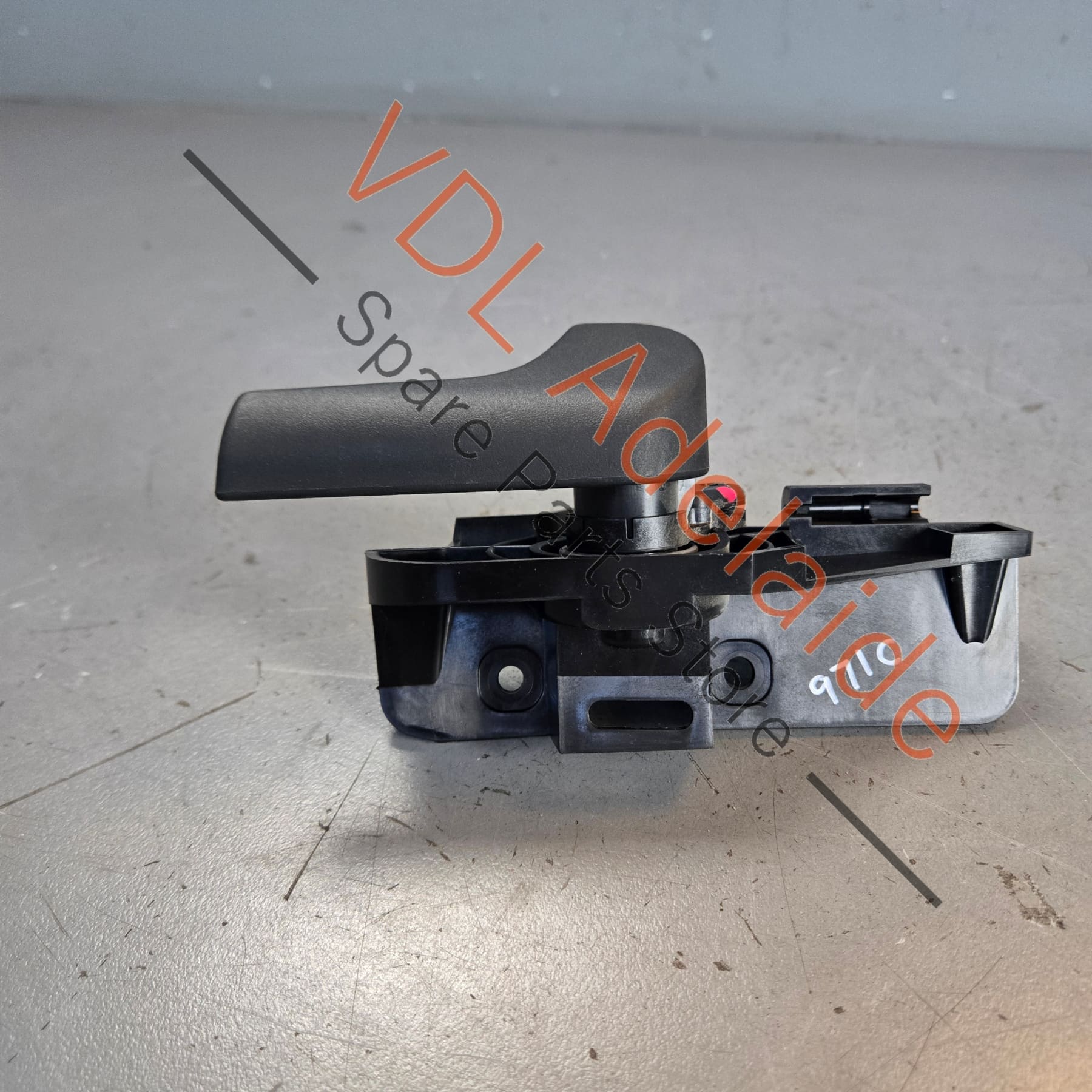 971823633A 971823533A   Porsche Panamera Bonnet Lid Lock Handle 971823633A 971823533A