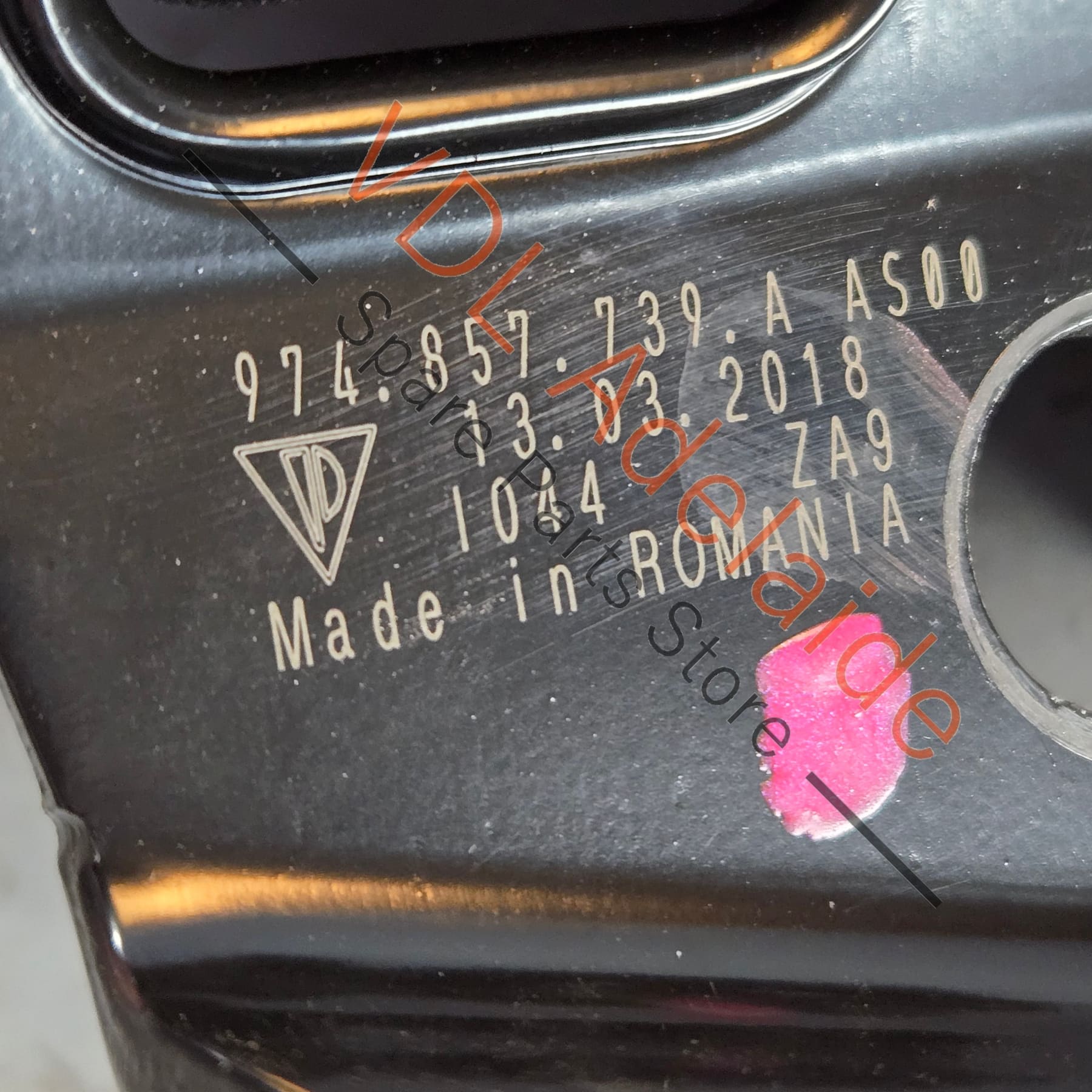 974857739A    Porsche Panamera 971 Rear Centre Double Belt Latch 974857739A