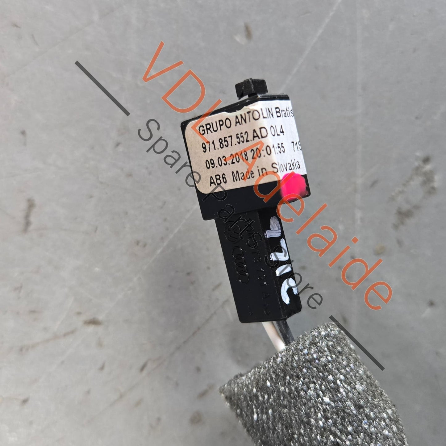 971857552P    Porsche Panamera 971 Right Side Sun Visor Black 971857552P