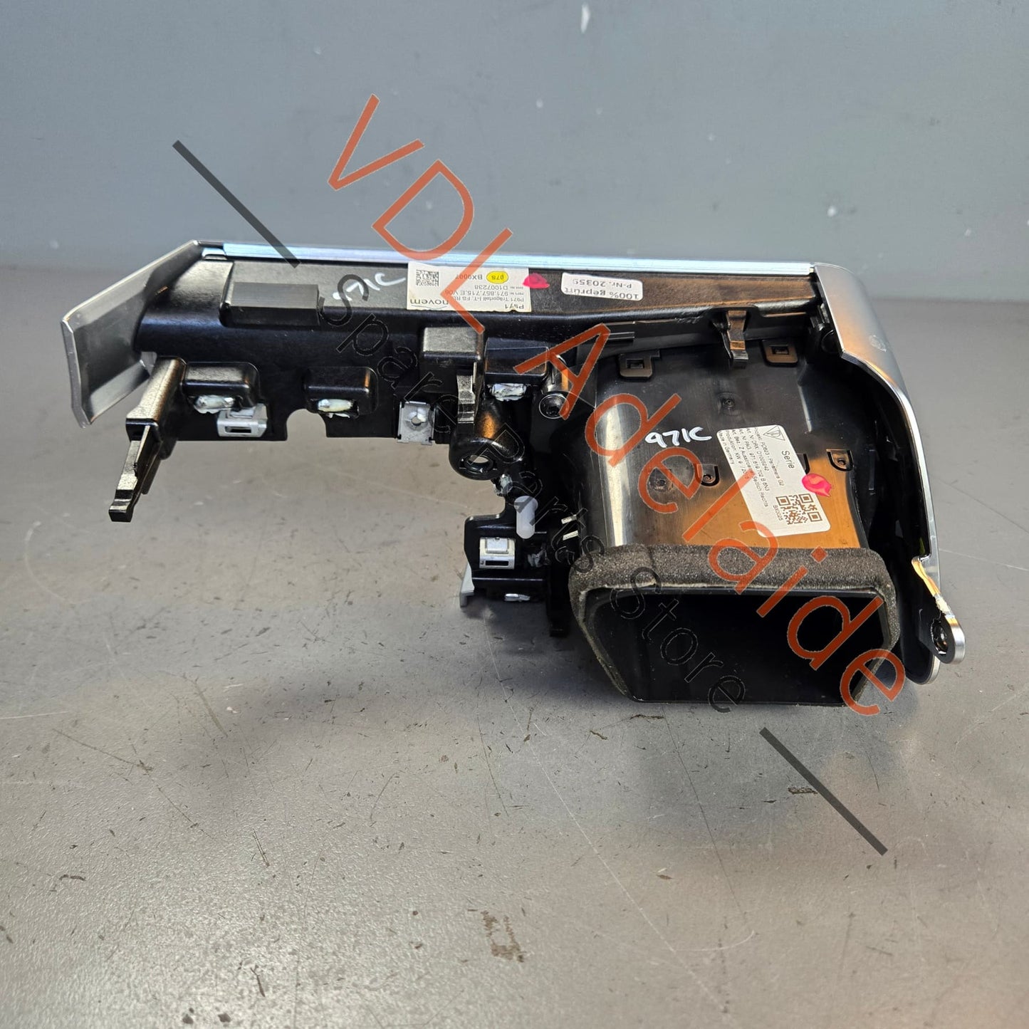 971819702B    Porsche Panamera 971 RHS Right Side Dashboard Air AC Vent 971857715E 971819702B