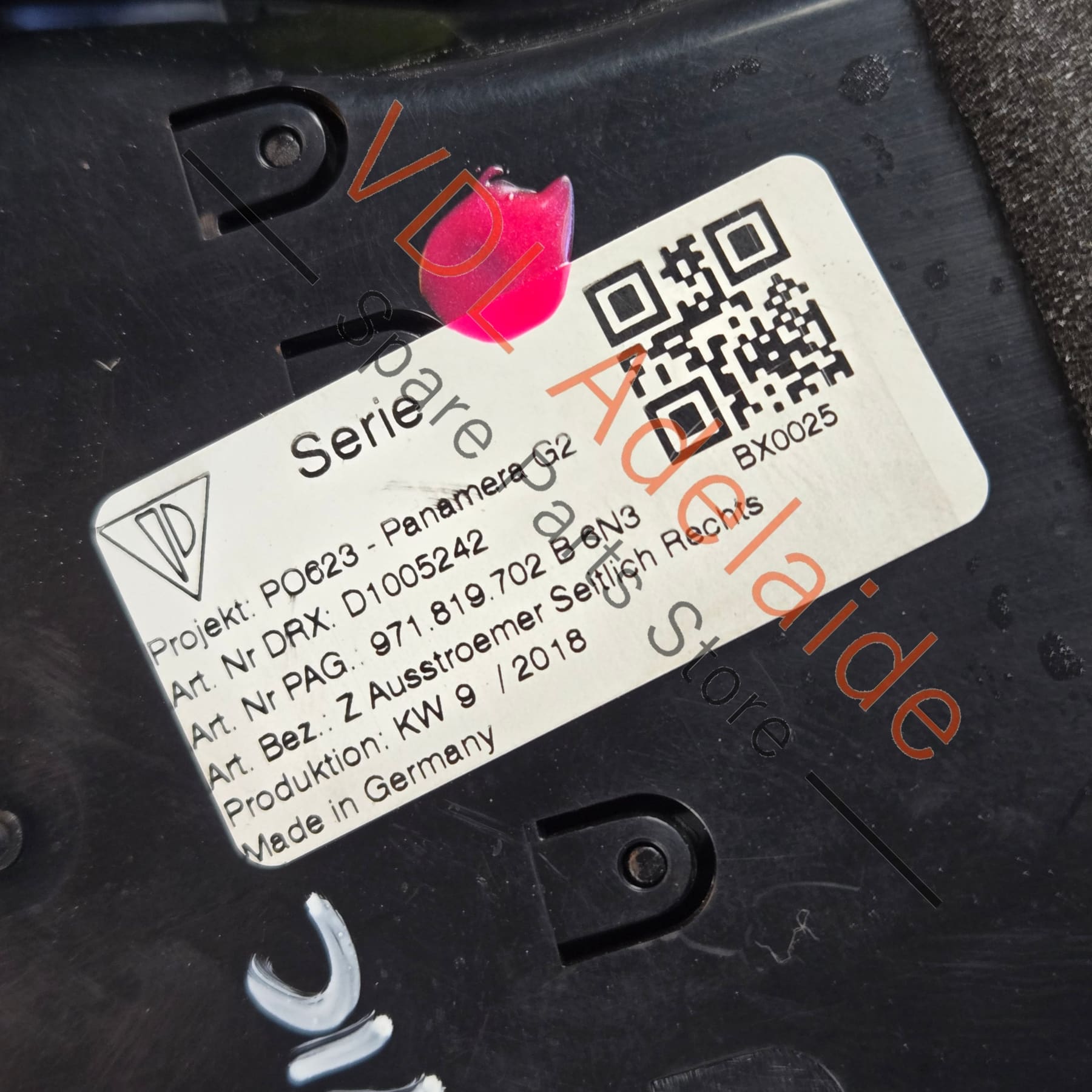 971819702B    Porsche Panamera 971 RHS Right Side Dashboard Air AC Vent 971857715E 971819702B