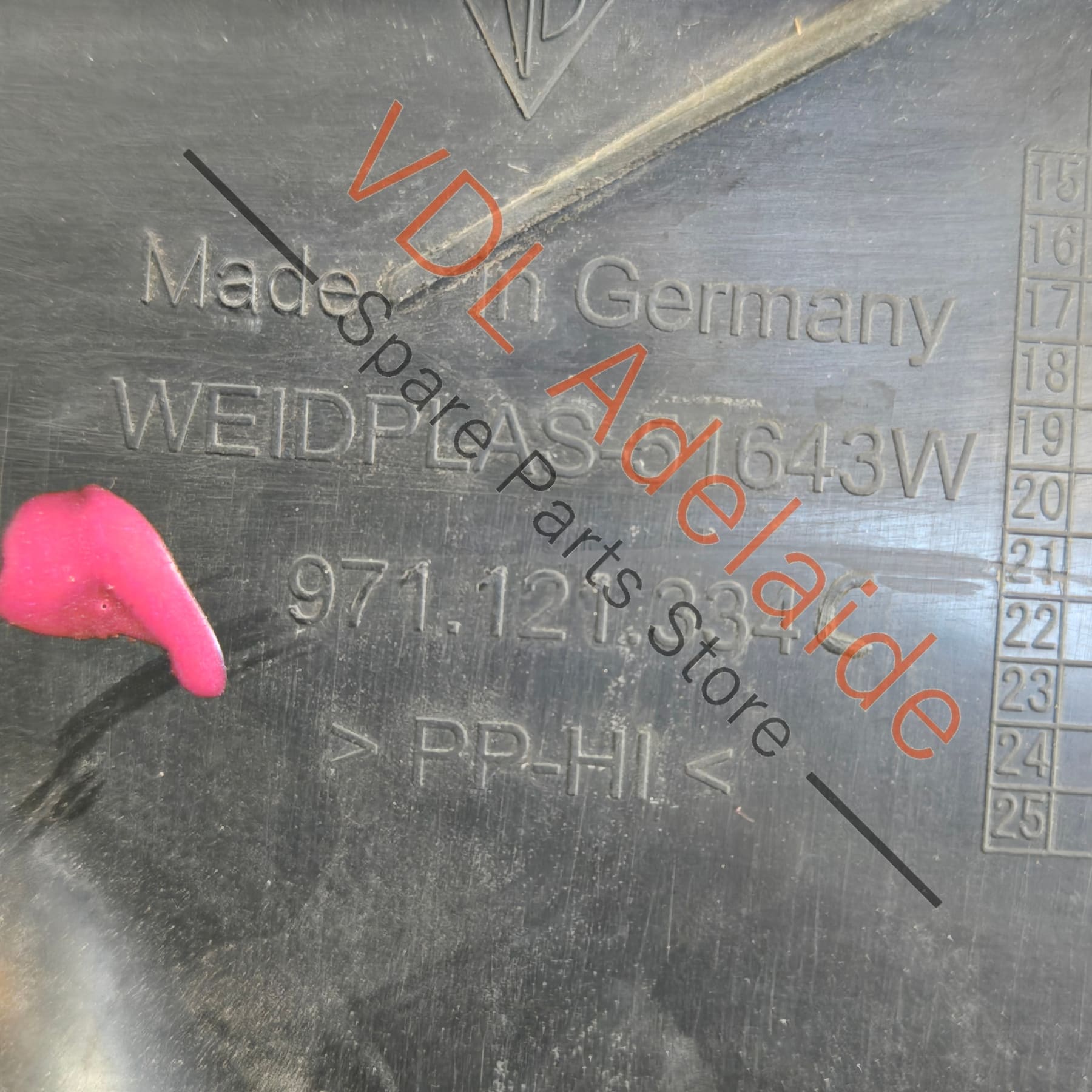 971121334C    Porsche Panamera 971 Right Side Air Guide for Intercooler 971121334C