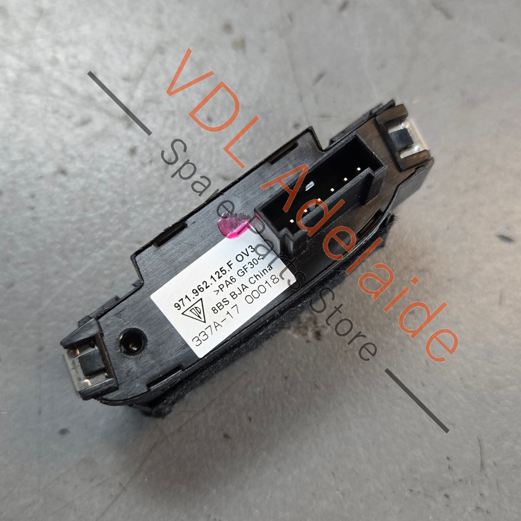971962125F   Porsche Panamera 971 Left Side Central Lock Locking Switch 971962125F OV3
