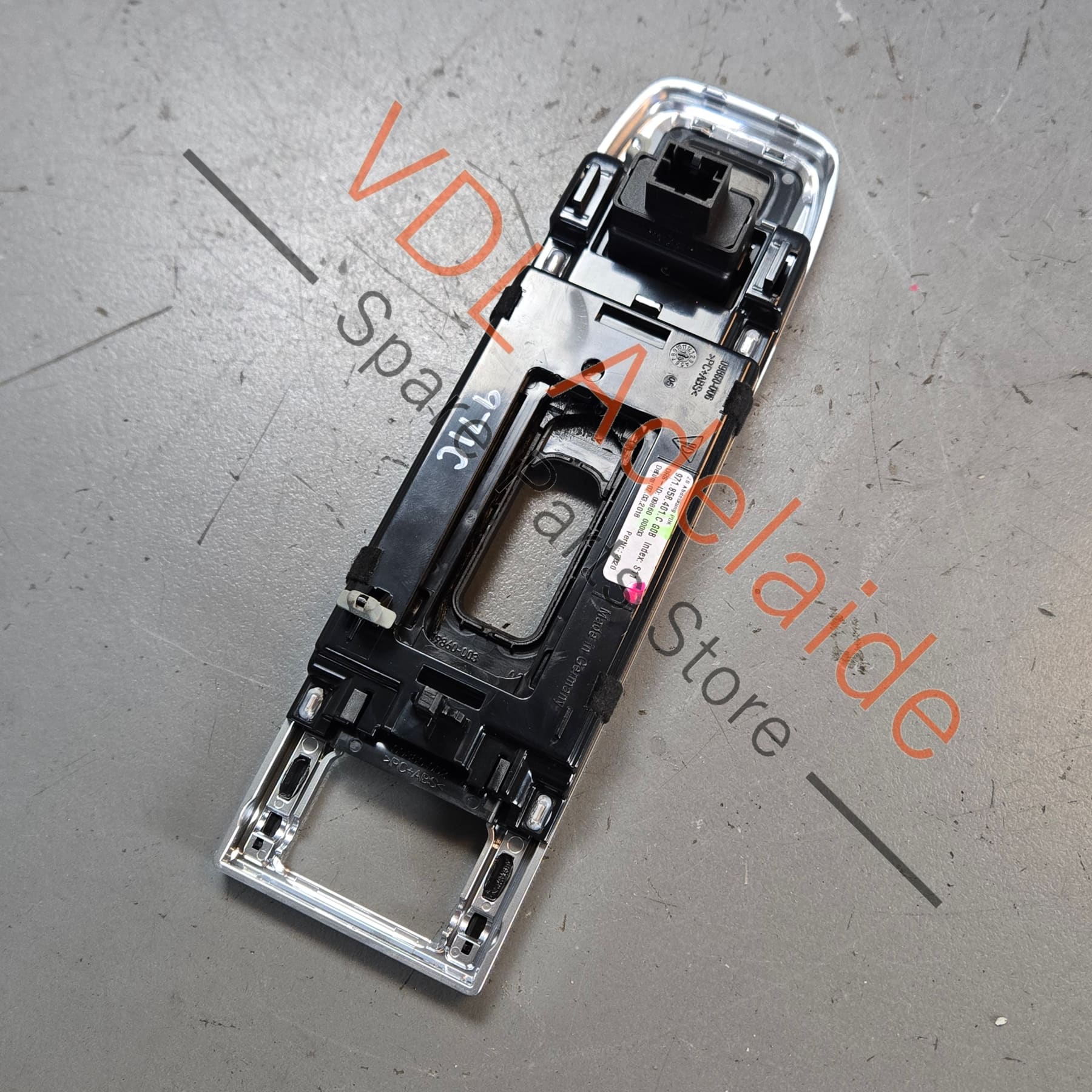 971858401C   Porsche Panamera 971 2017-2020 PDK Gear Shifter Surround Trim 971858401C G0B