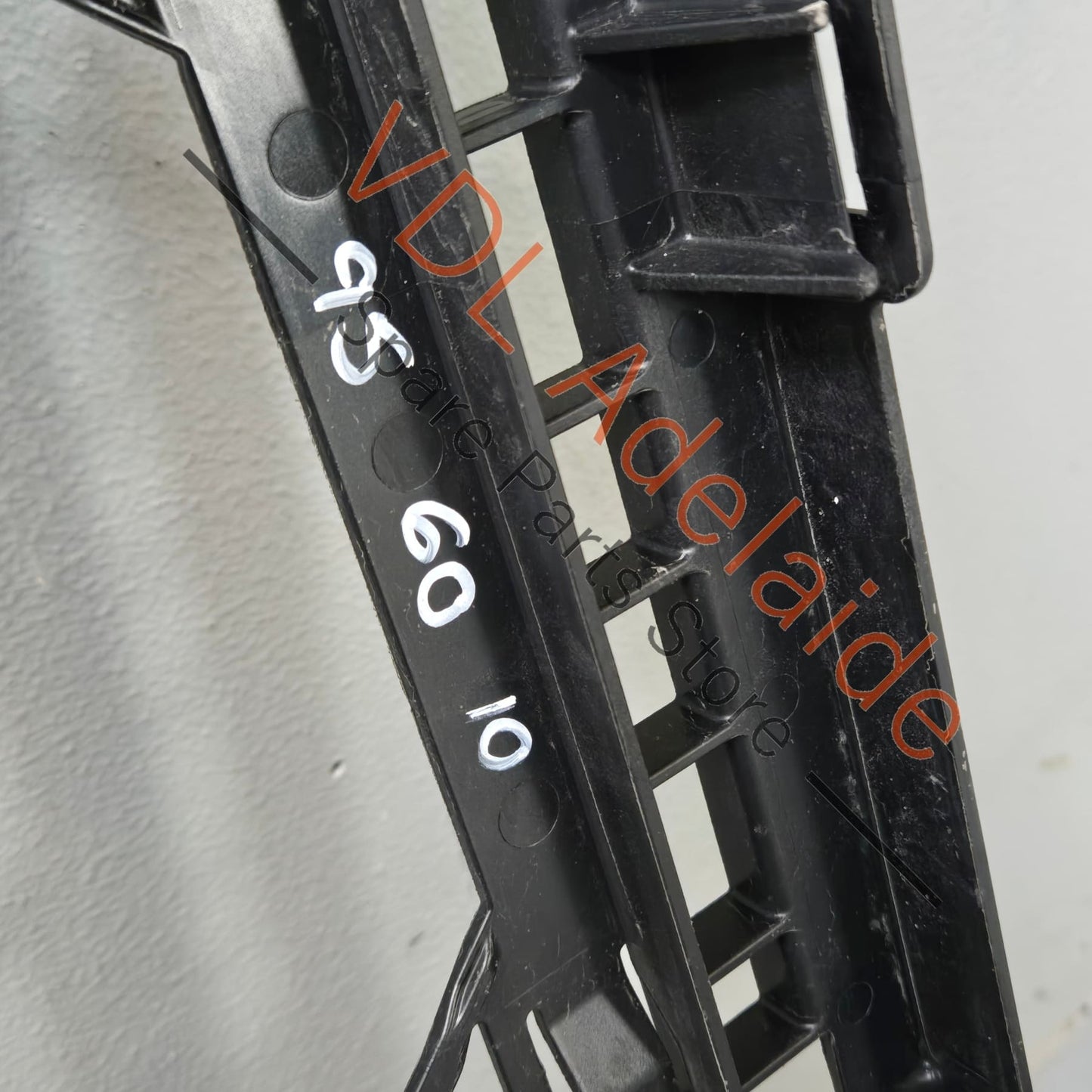 PAE121068 971121068D  Porsche Panamera Radiator Mounting Bracket PAE121068 971121068D