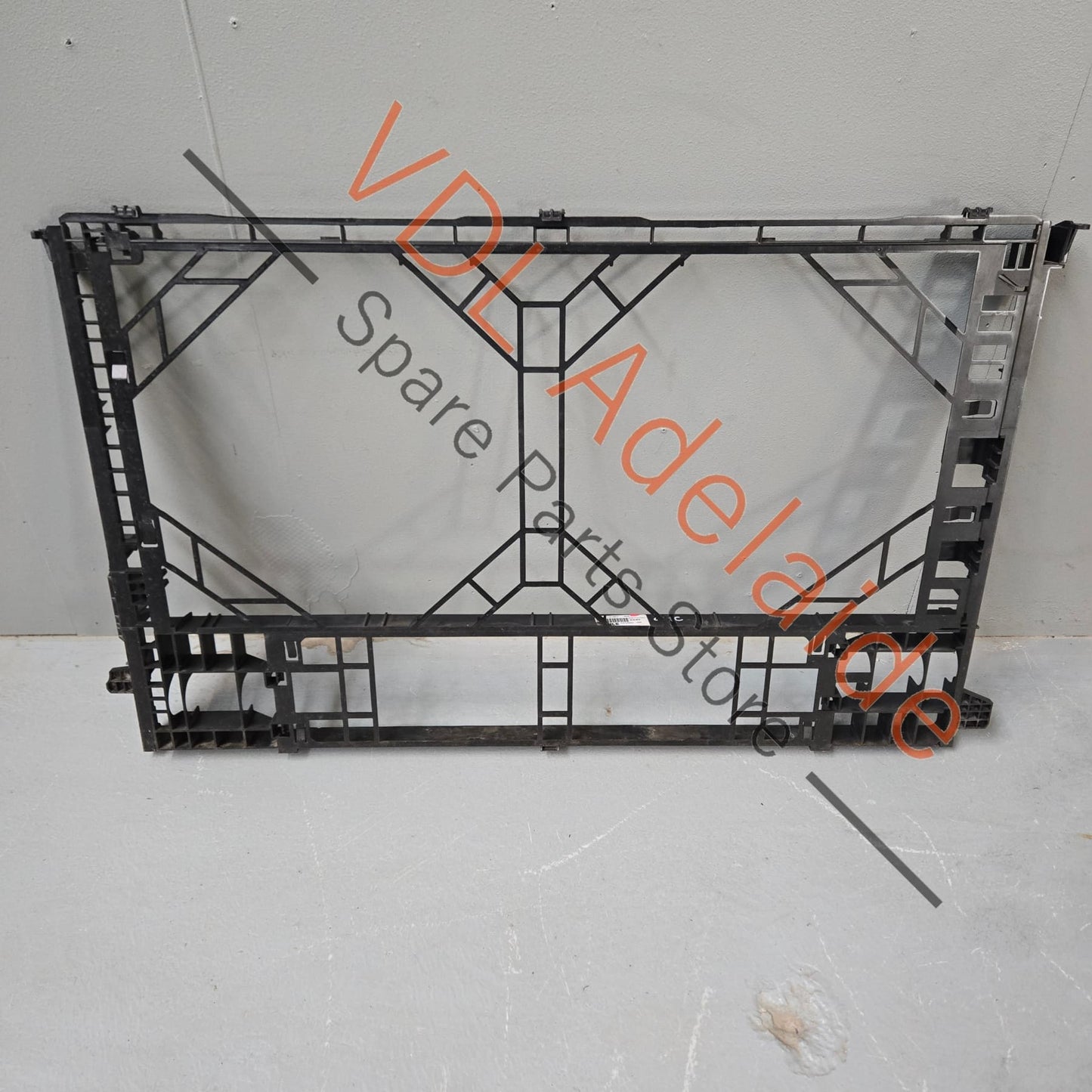 PAE121068 971121068D  Porsche Panamera Radiator Mounting Bracket PAE121068 971121068D