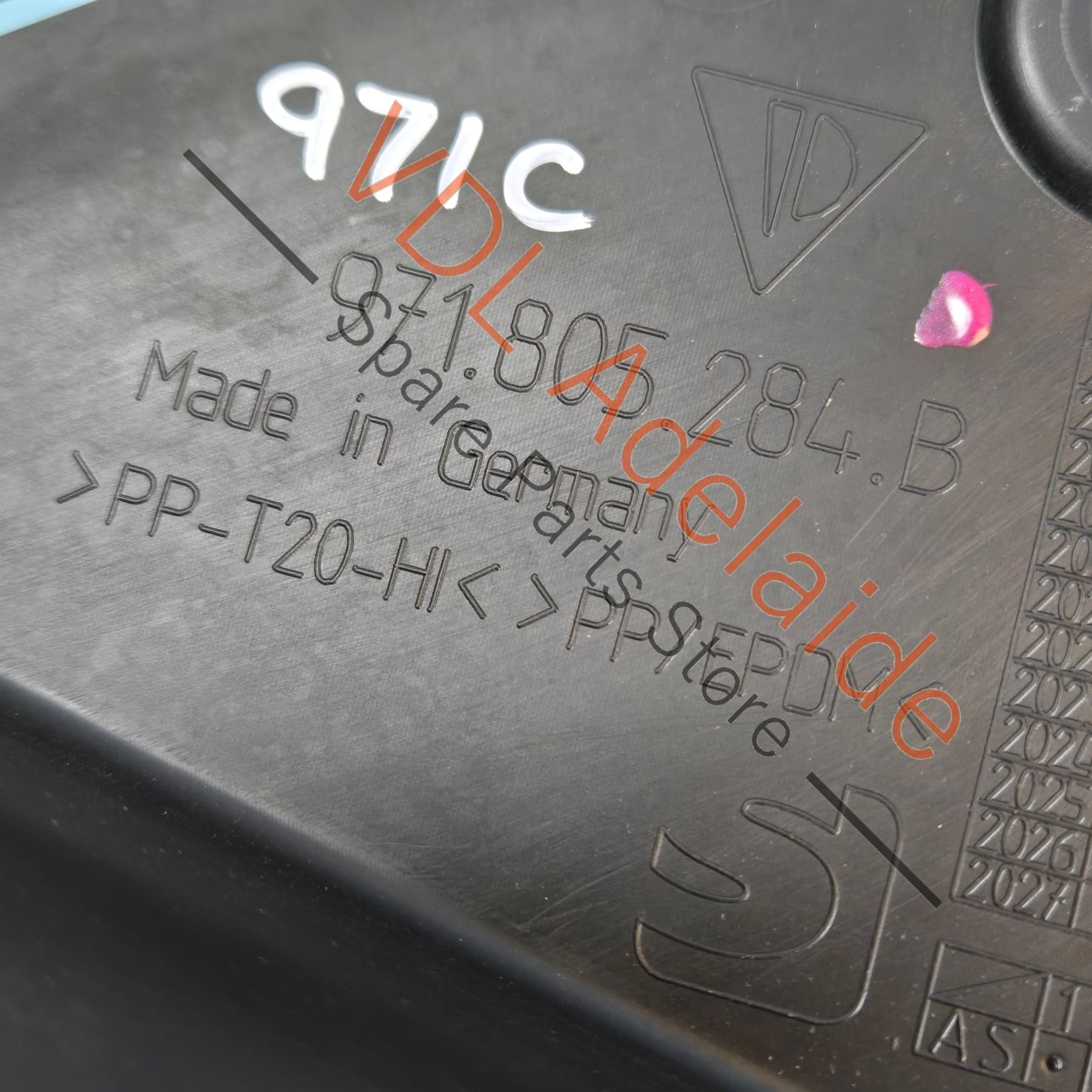 971805284   Porsche Panamera 971 Engine Bay Trim Top Right 971805284