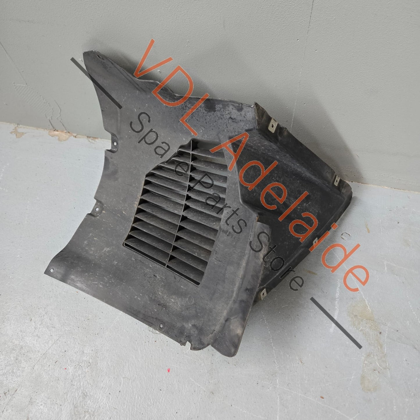 971809957A 971809957C  Porsche Panamera 971 Front Left Wheel Housing Arch Liner 971809957C