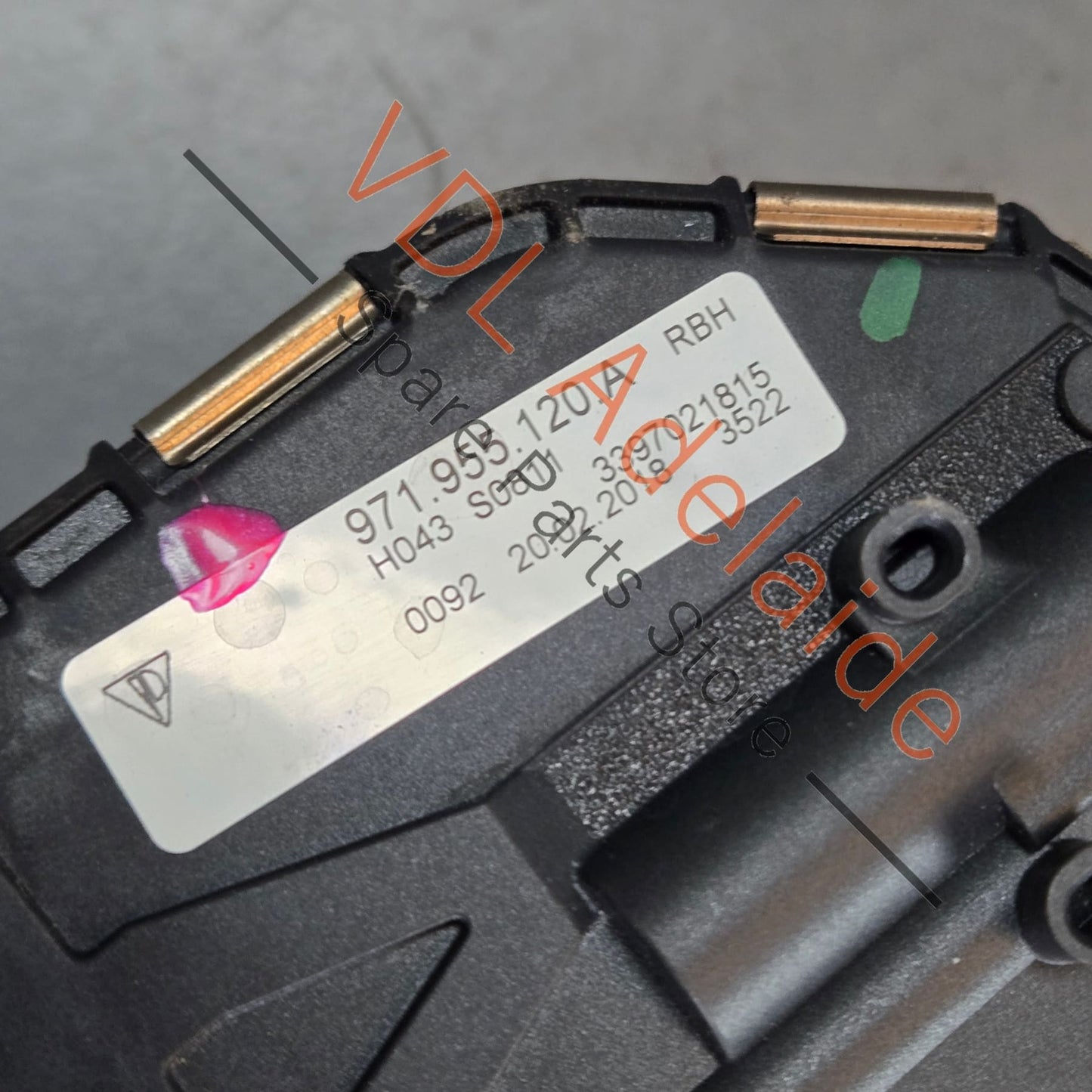 971955024A   Porsche Panamera 971 Windscreen Wiper Motor RHD 971955024A