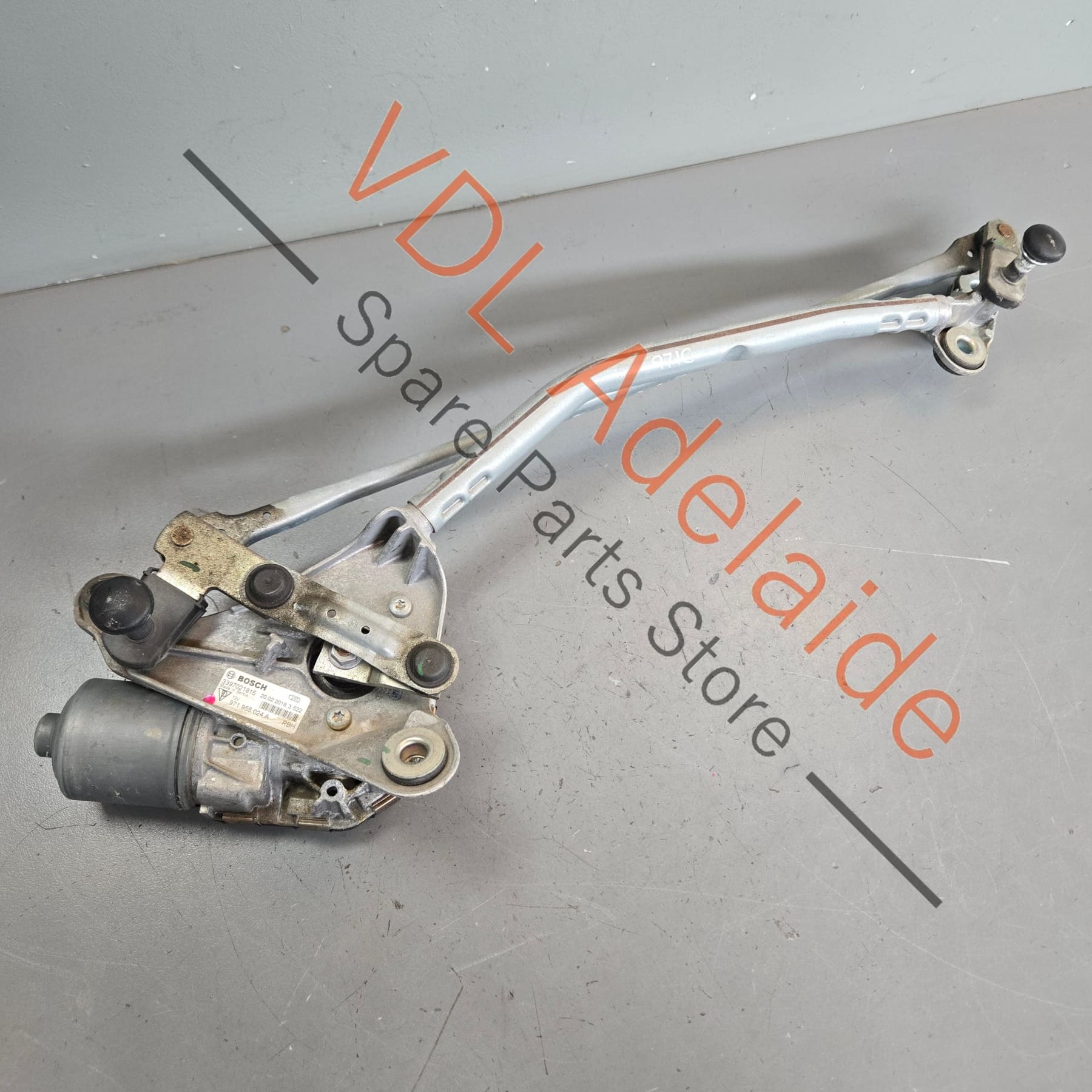 971955024A   Porsche Panamera 971 Windscreen Wiper Motor RHD 971955024A