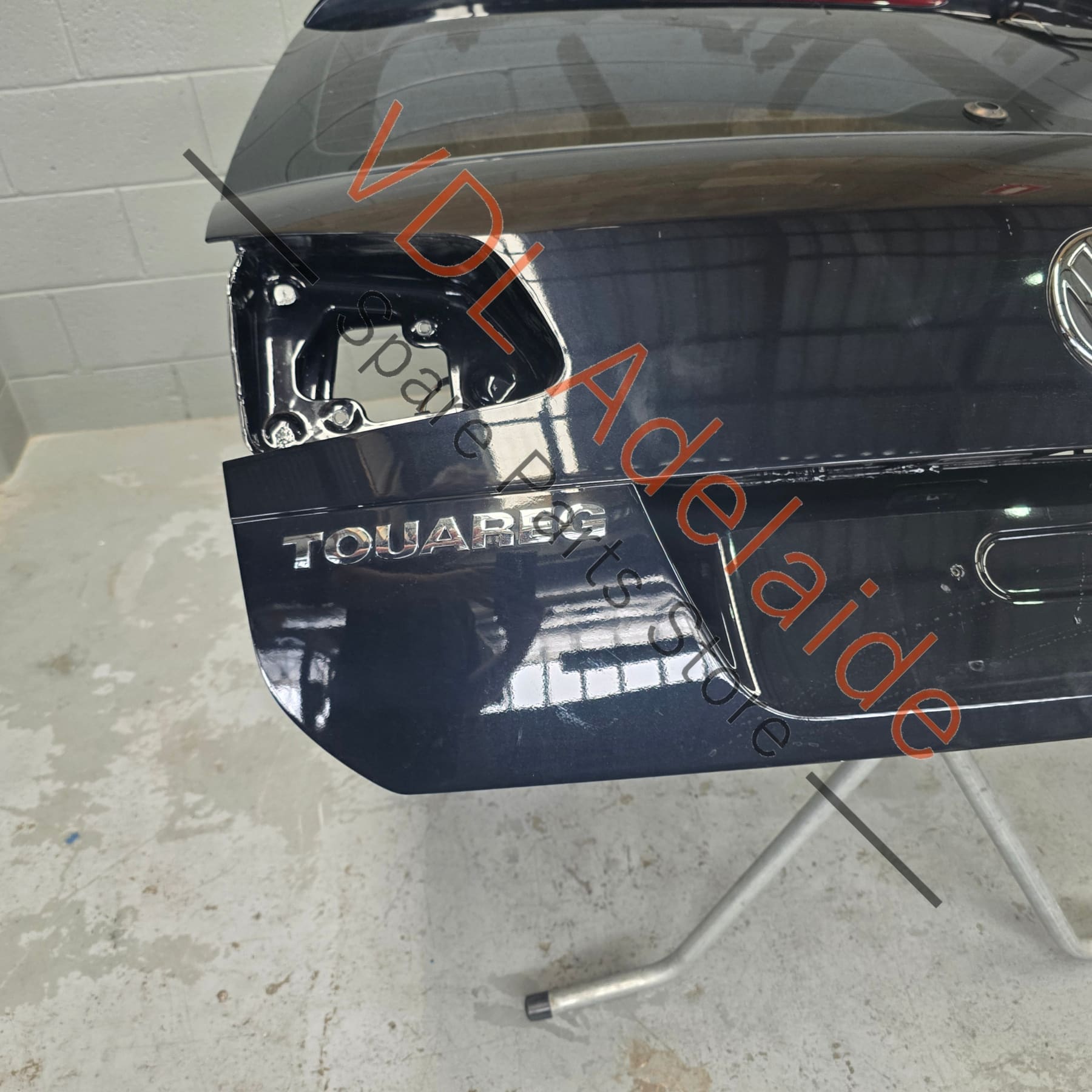 7P6827025B     VW Volkswagen Touareg 7P 2011-2018 Boot Trunk Rear Panel 7P6827025B Black