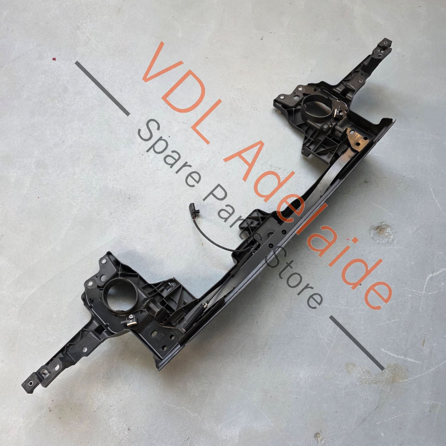 7P6805594C     VW Touareg 7P Radiator Support Panel Bracket 7P6805594C