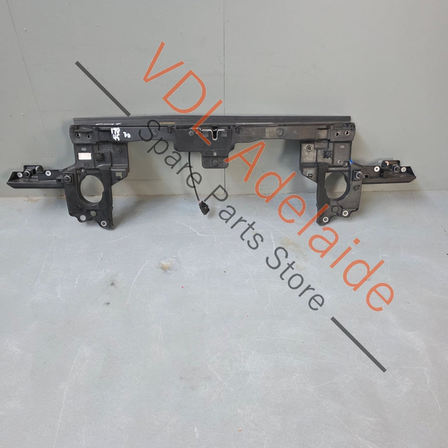 7P6805594C     VW Touareg 7P Radiator Support Panel Bracket 7P6805594C