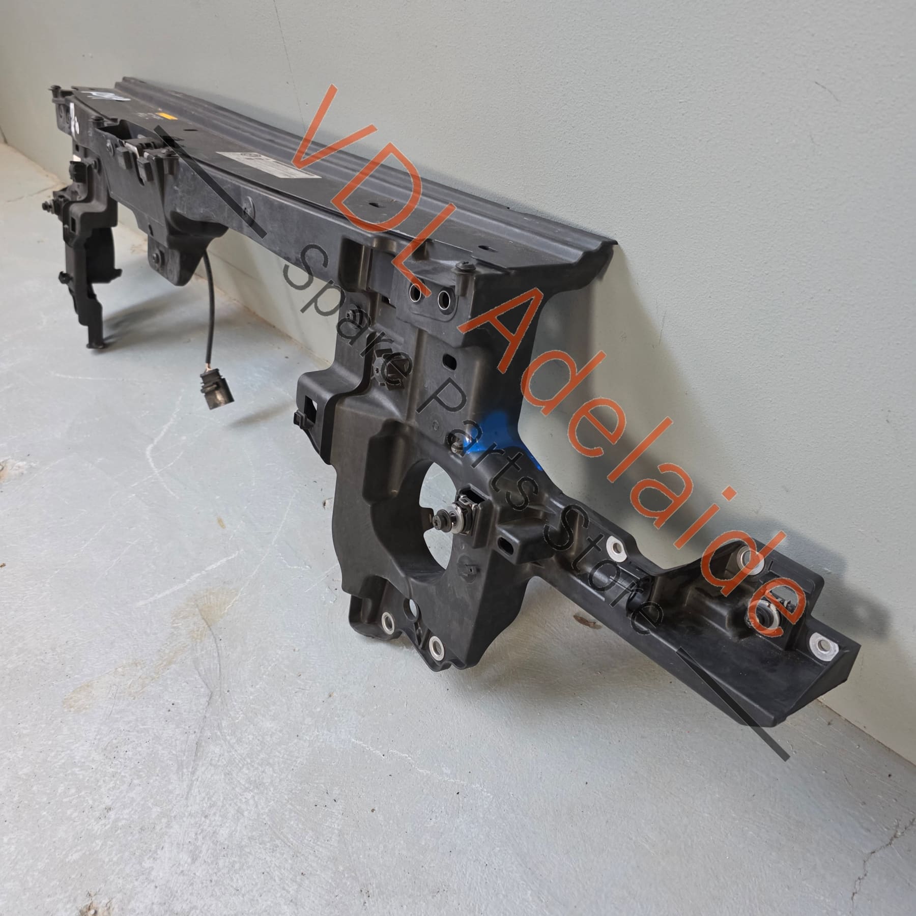 7P6805594C     VW Touareg 7P Radiator Support Panel Bracket 7P6805594C