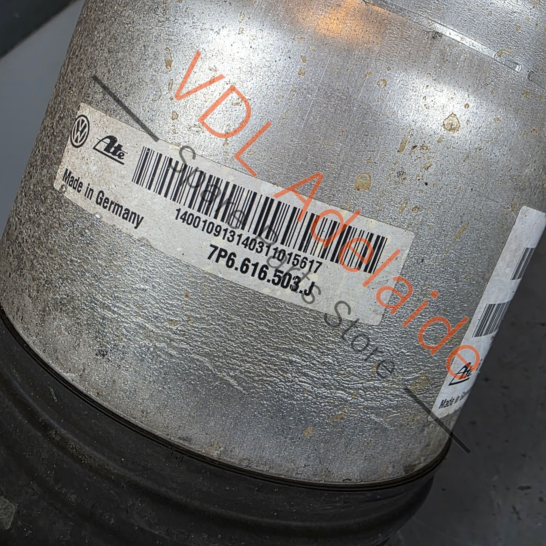 7P6616019G     VW Touareg 7P Left Rear Air Suspension Strut Shock Absorber 7P6616019G