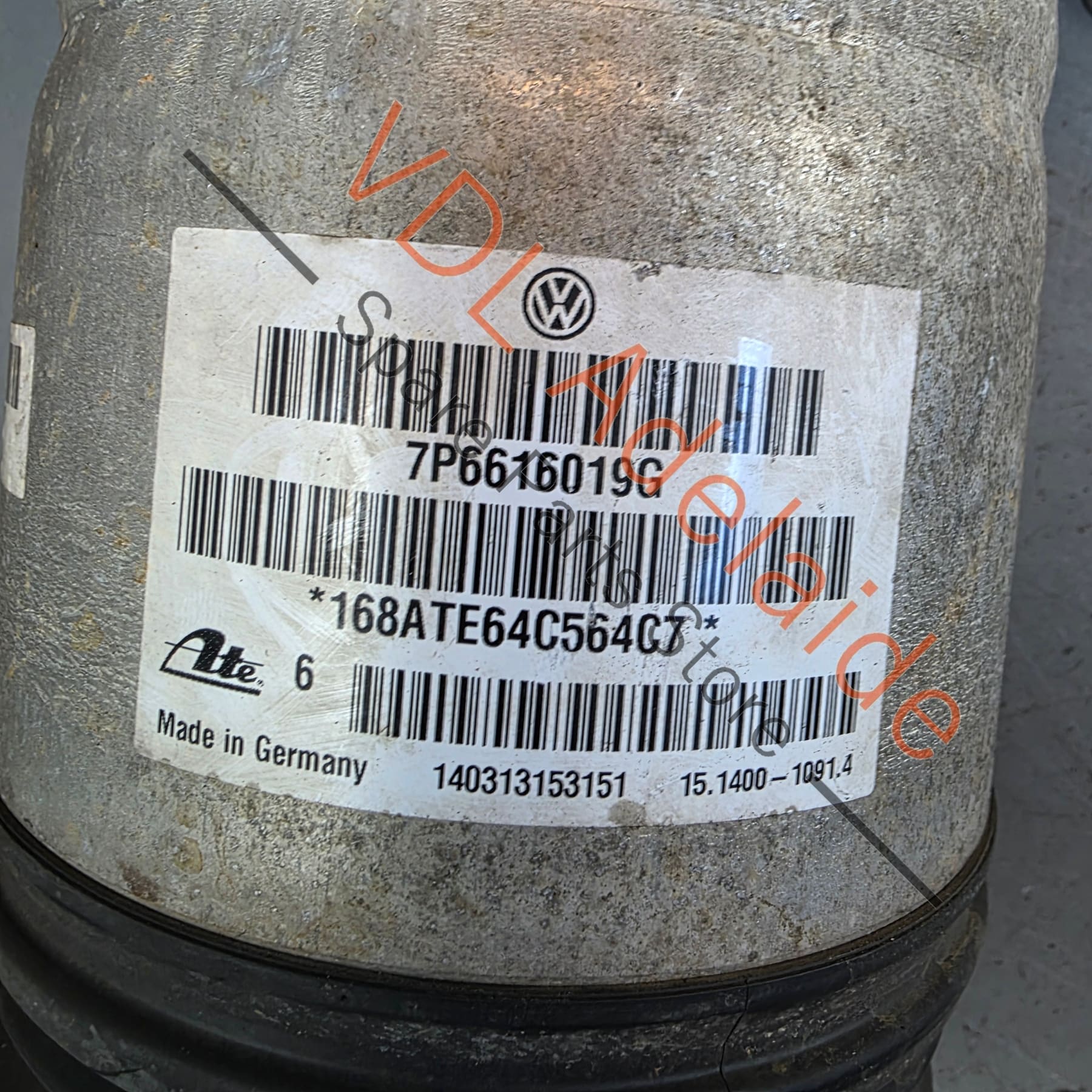7P6616019G     VW Touareg 7P Left Rear Air Suspension Strut Shock Absorber 7P6616019G