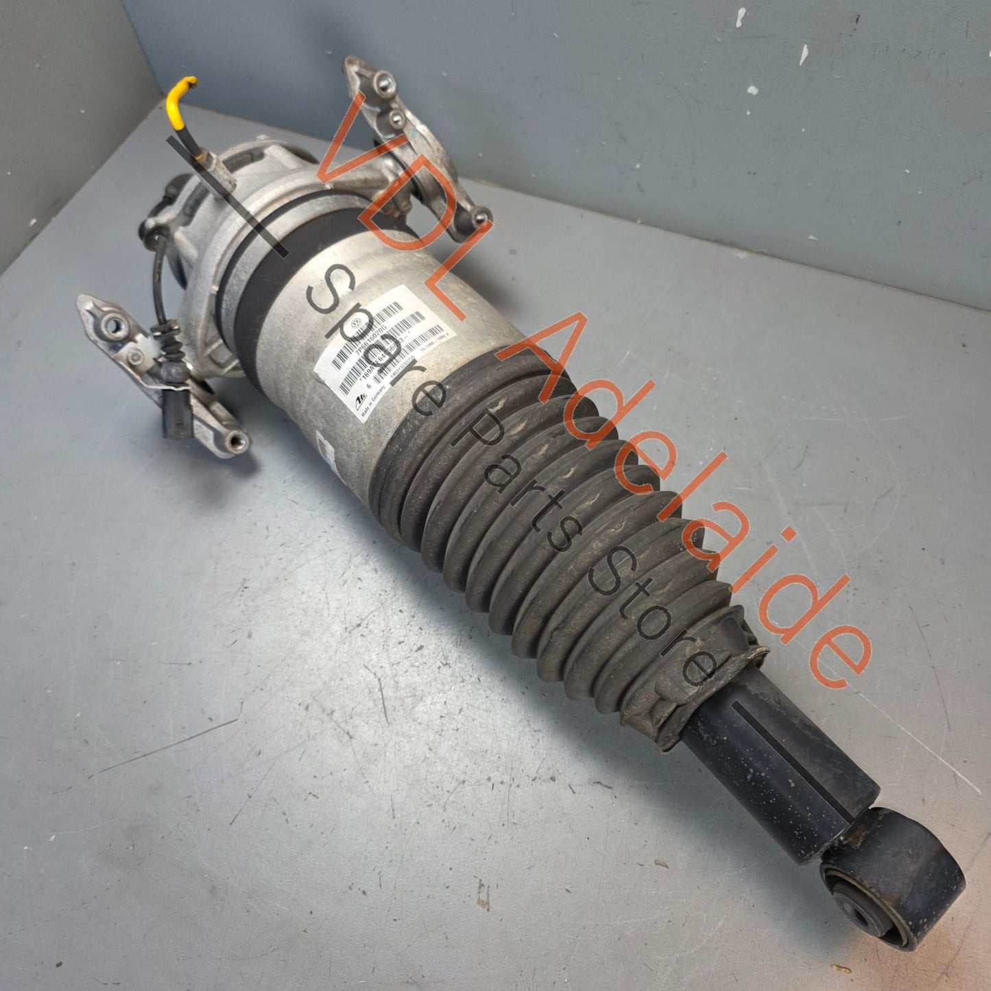 7P6616020G     VW Touareg 7P Right Rear Air Suspension Strut Shock Absorber 7P6616020G