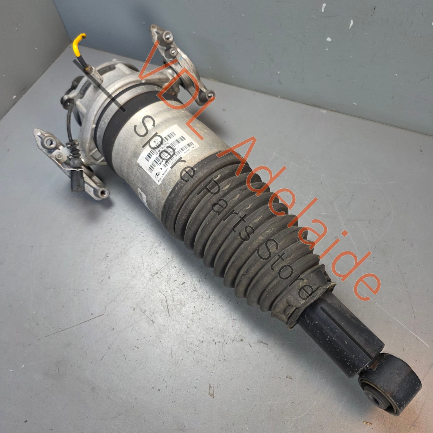 7P6616020G     VW Touareg 7P Right Rear Air Suspension Strut Shock Absorber 7P6616020G