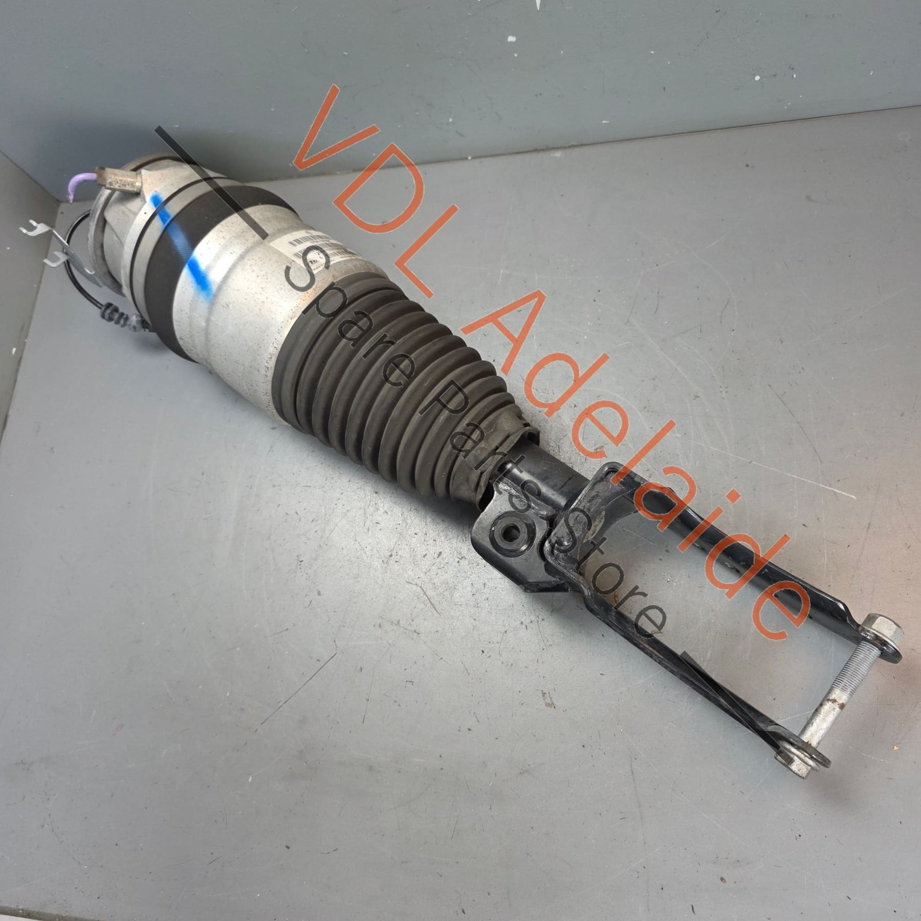 7P6616039K     VW Touareg 7P Right Front Air Suspension Strut Shock Absorber 7P6616039K
