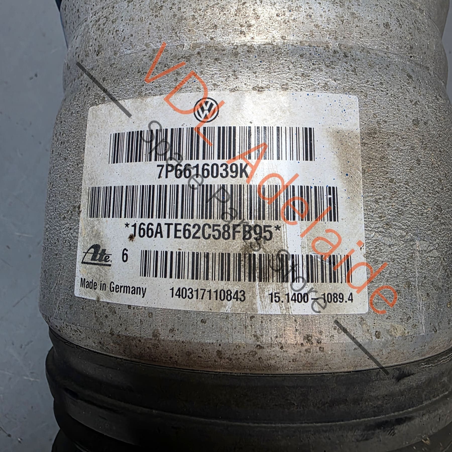 7P6616039K     VW Touareg 7P Right Front Air Suspension Strut Shock Absorber 7P6616039K