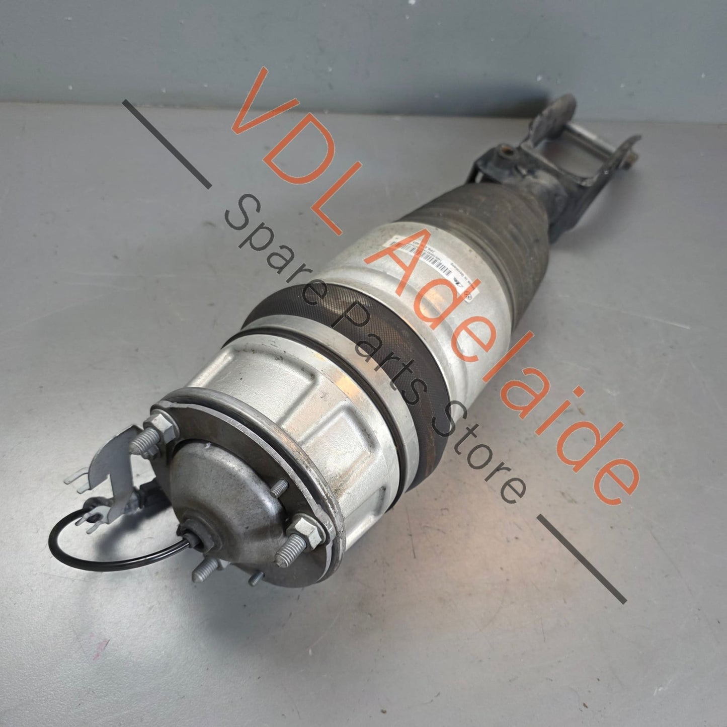 7P6616039K     VW Touareg 7P Right Front Air Suspension Strut Shock Absorber 7P6616039K