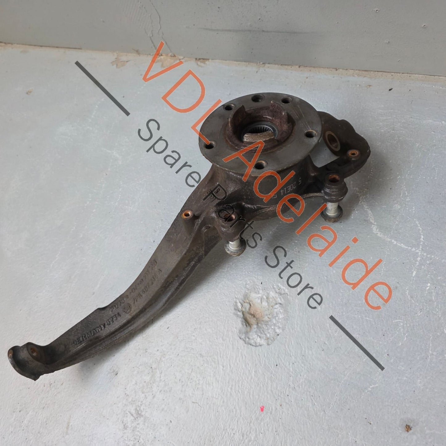 7P6407245A     VW Touareg 7P Front Left Suspension Hub Knuckle Bearing Carrier 7P6407245A