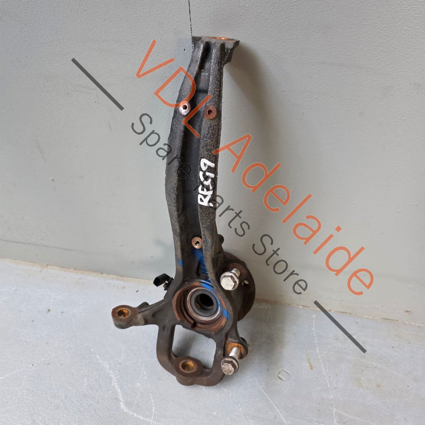 7P6407245A     VW Touareg 7P Front Left Suspension Hub Knuckle Bearing Carrier 7P6407245A