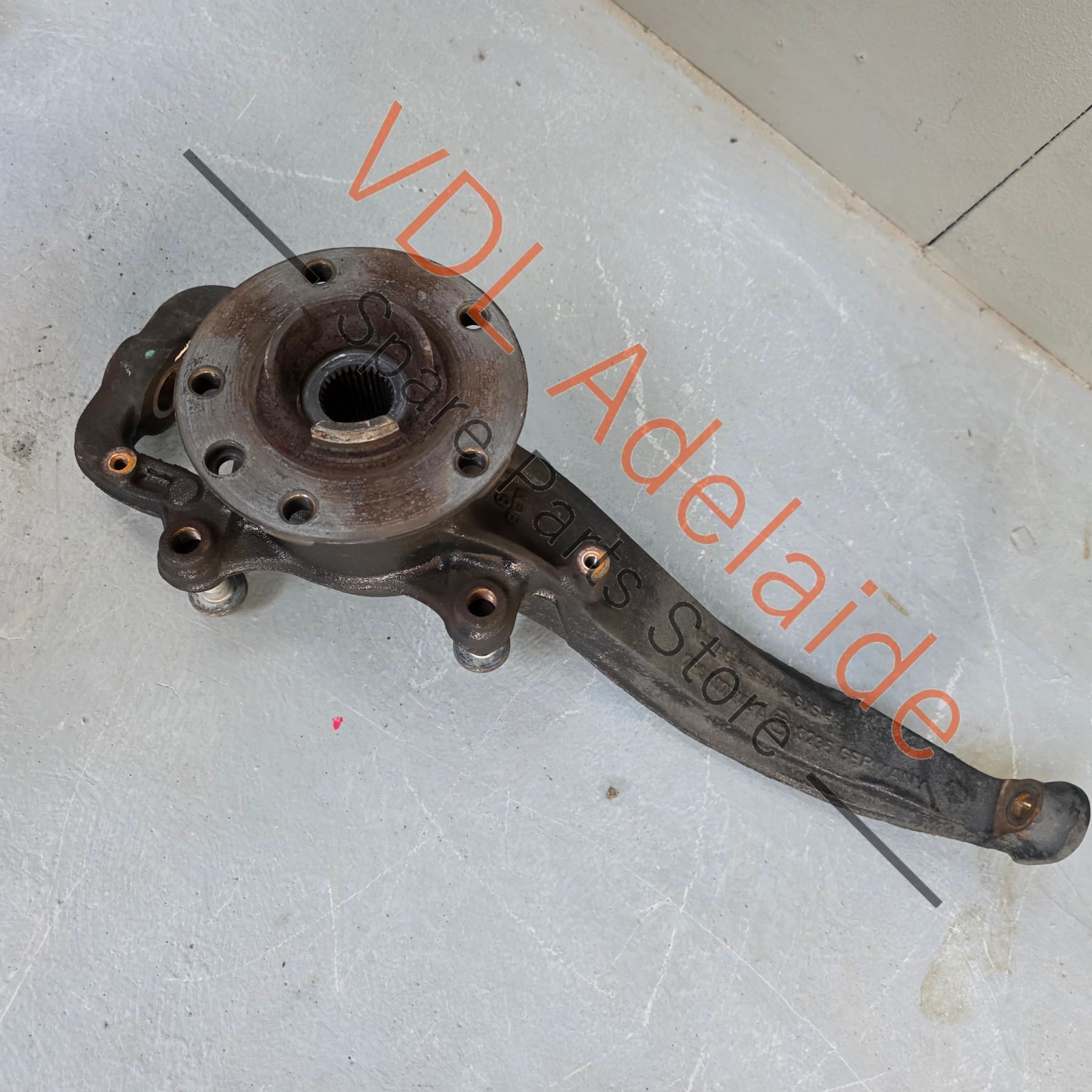 7P6407246A     VW Touareg 7P Front Right Suspension Hub Knuckle Bearing Carrier 7P6407246A