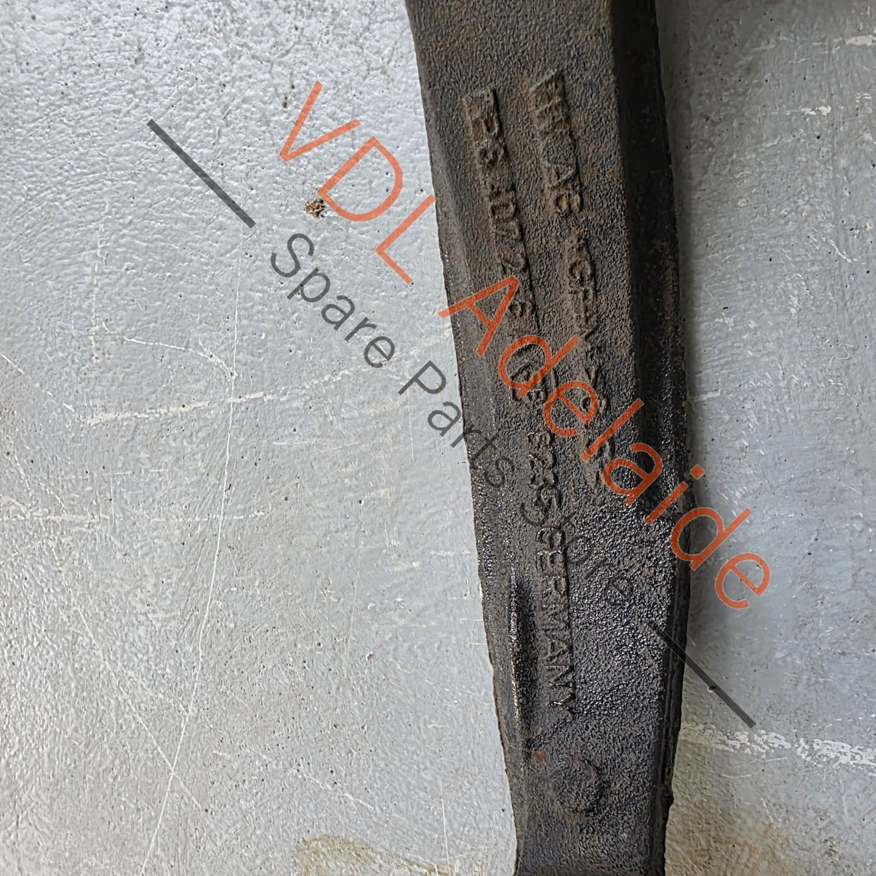 7P6407246A     VW Touareg 7P Front Right Suspension Hub Knuckle Bearing Carrier 7P6407246A