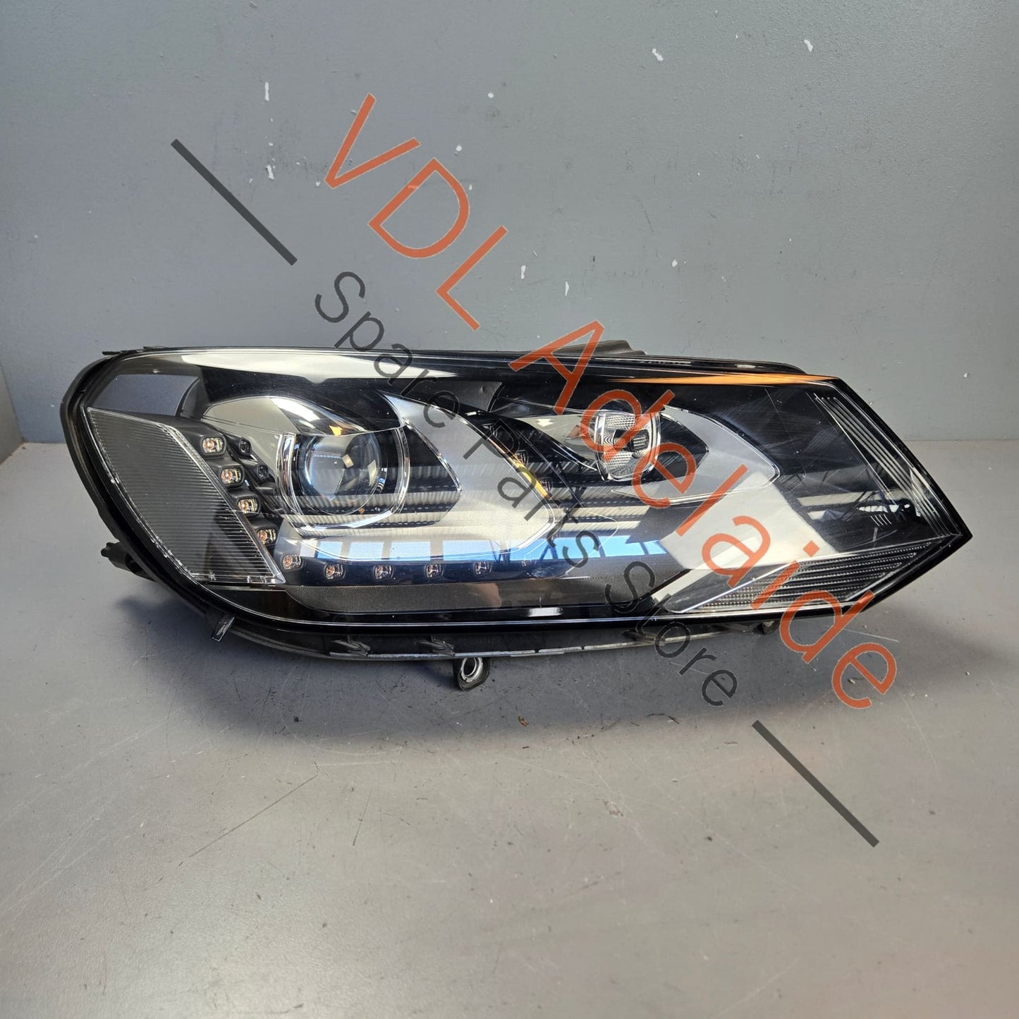 7P2941752   VW Touareg 7P Xenon Headlamp Right 7P2941752