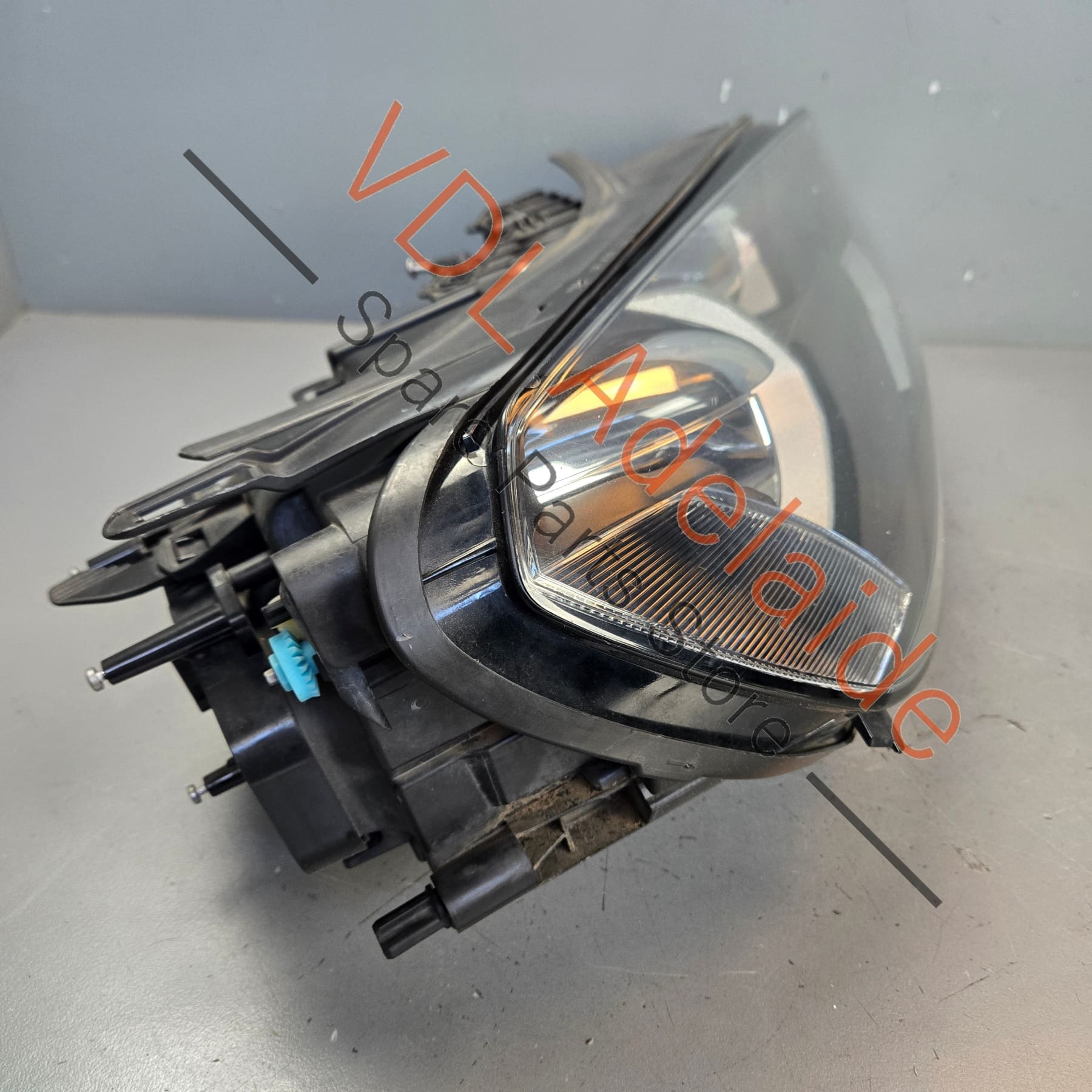 7P2941752   VW Touareg 7P Xenon Headlamp Right 7P2941752