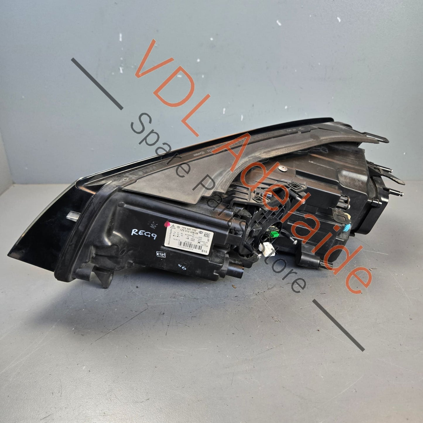 7P2941752   VW Touareg 7P Xenon Headlamp Right 7P2941752