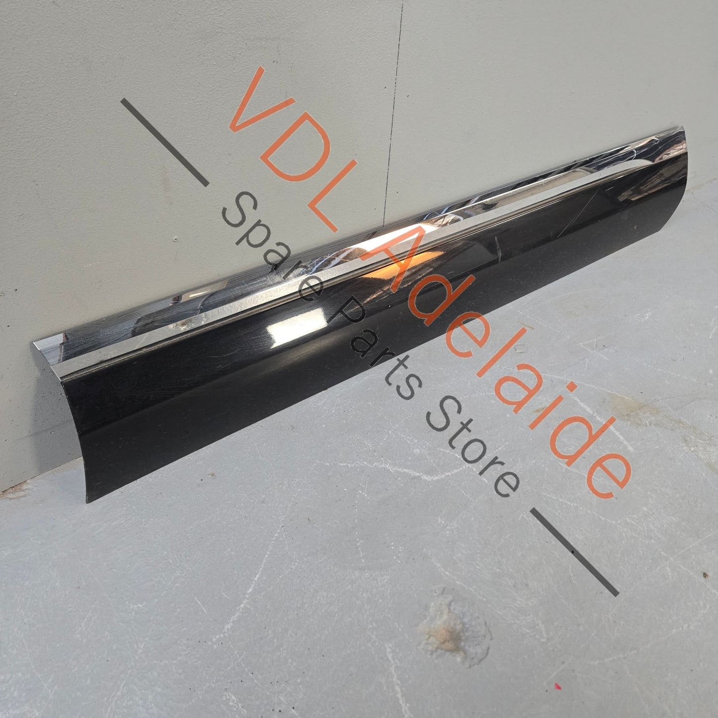 7P6854940H 7P6854940HGRU  VW Touareg 7P Right Front Lower Door Exterior Moulding Trim 7P6854940H GRU