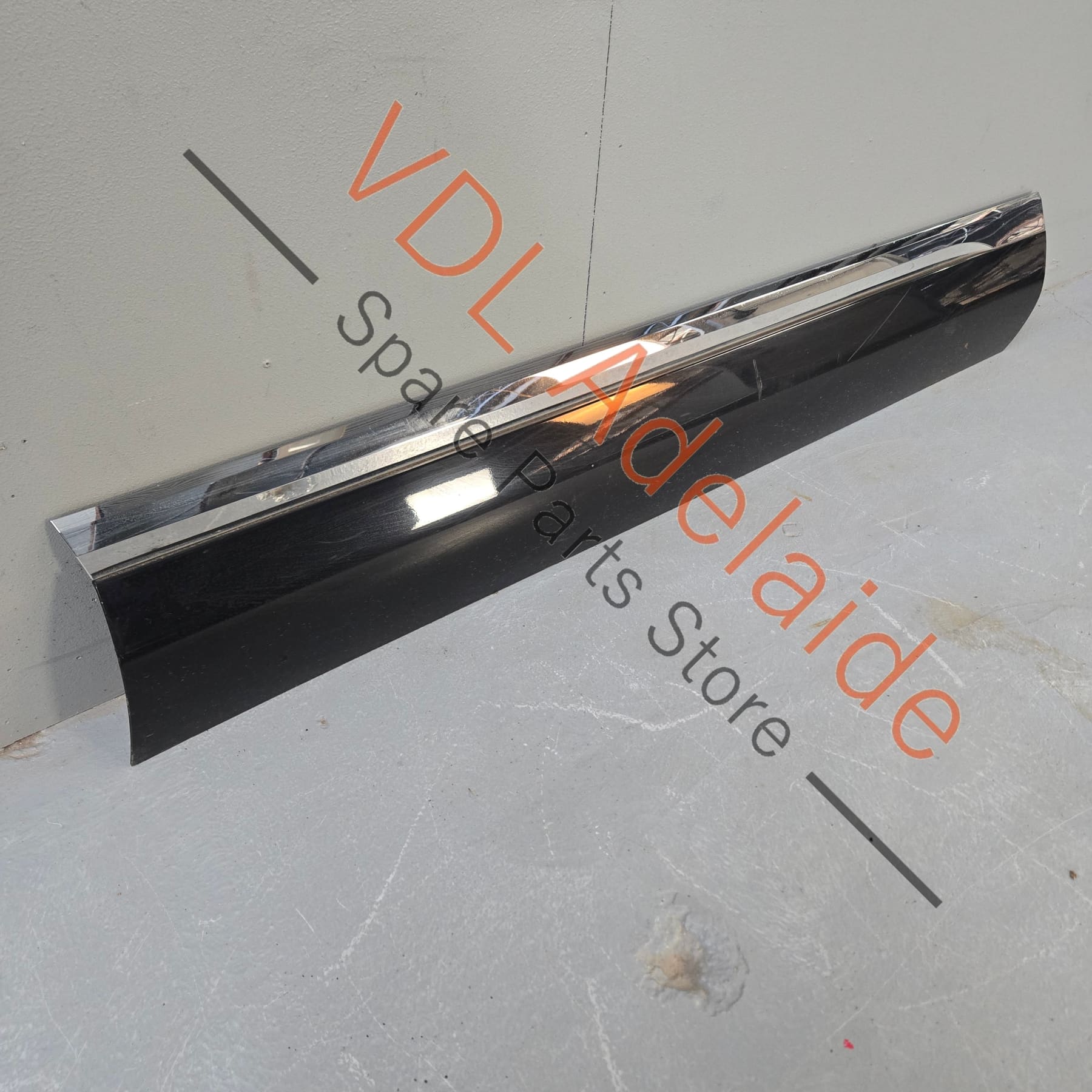7P6854940H 7P6854940HGRU  VW Touareg 7P Right Front Lower Door Exterior Moulding Trim 7P6854940H GRU