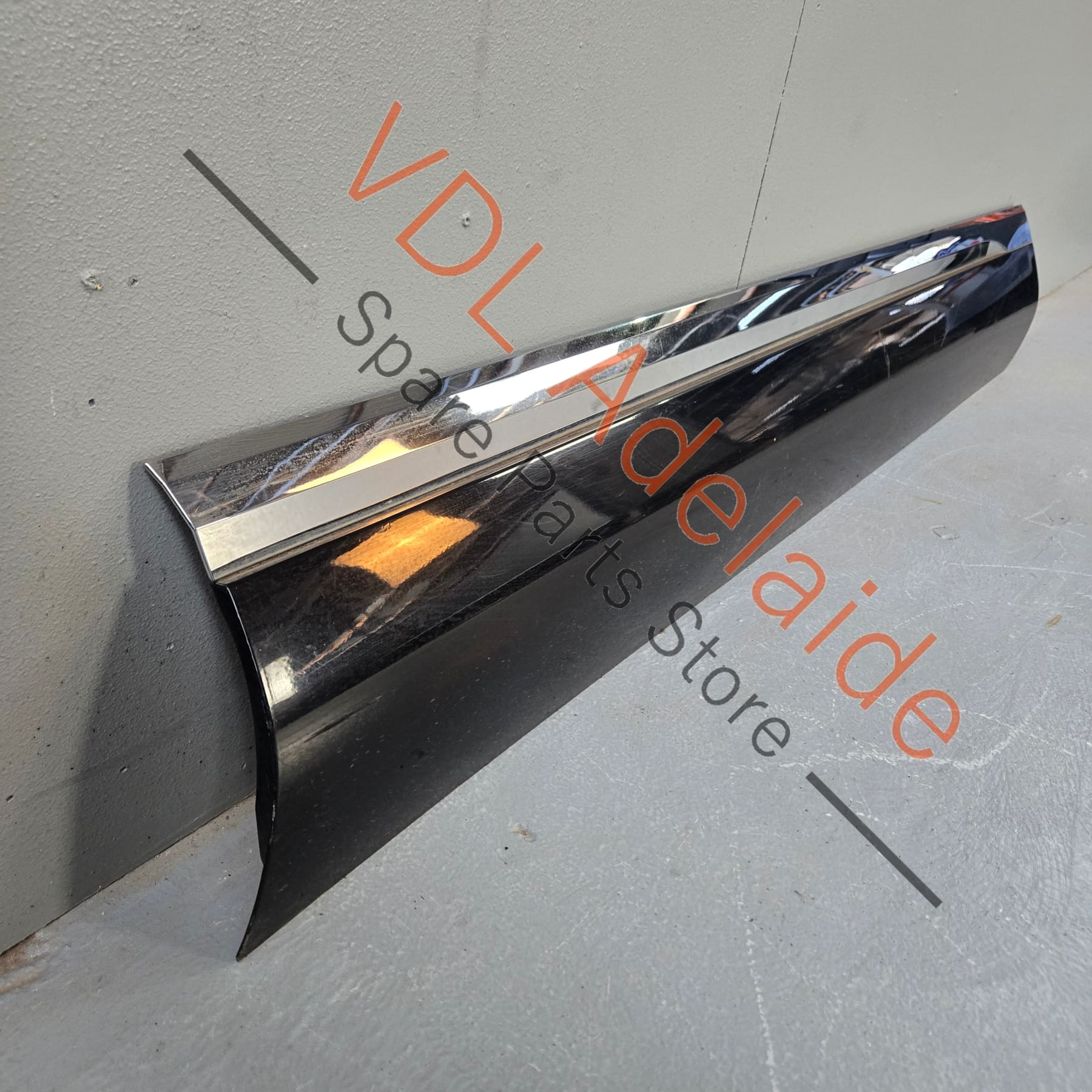 7P6854940H 7P6854940HGRU  VW Touareg 7P Right Front Lower Door Exterior Moulding Trim 7P6854940H GRU