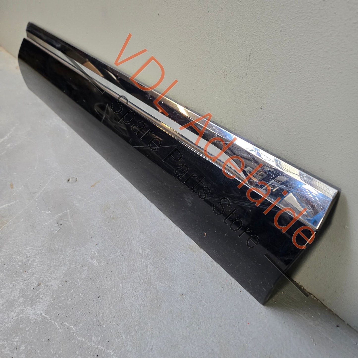 7P6854940H 7P6854940HGRU  VW Touareg 7P Right Front Lower Door Exterior Moulding Trim 7P6854940H GRU