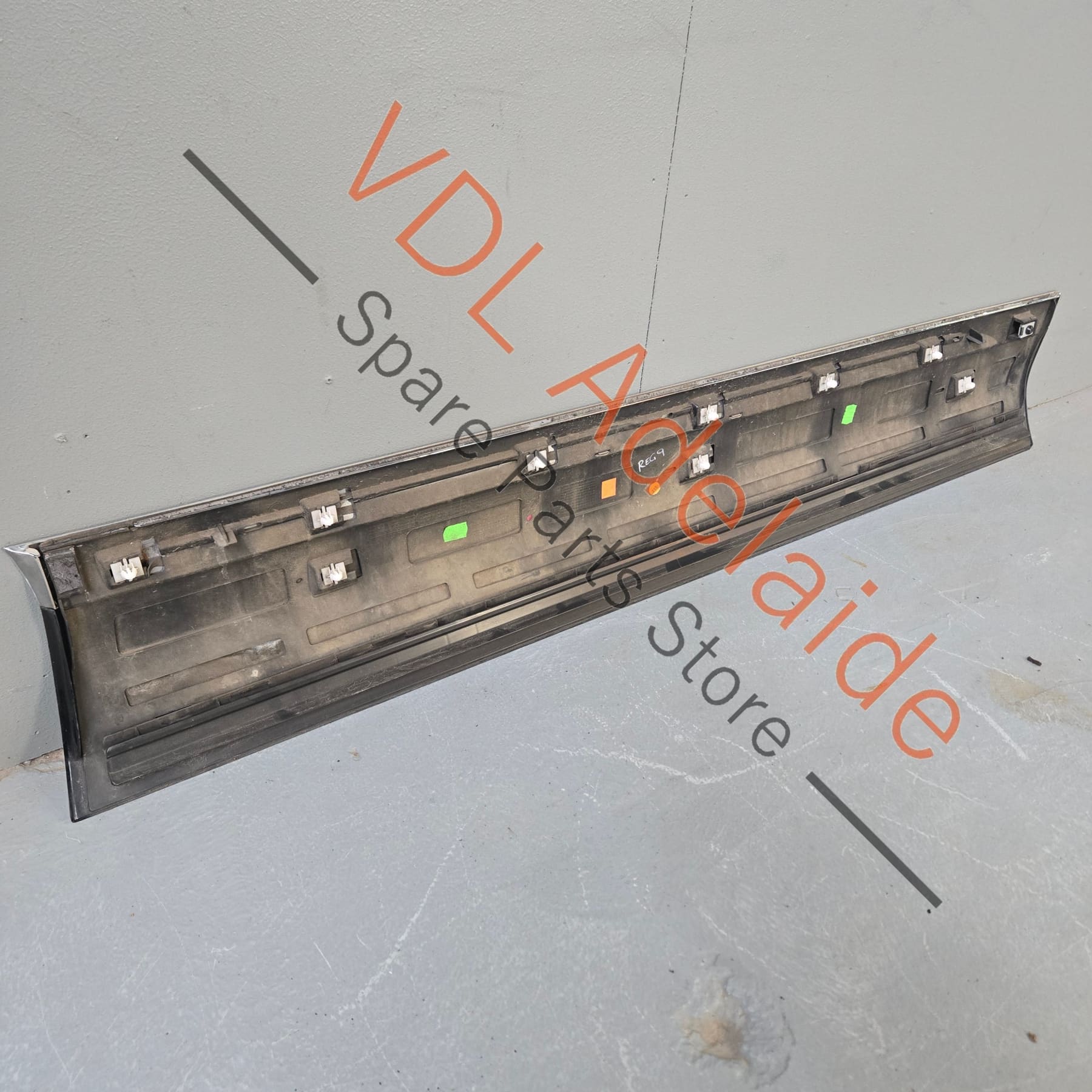 7P6854939H 7P6854939HGRU  VW Touareg 7P Left Front Lower Door Exterior Moulding Trim 7P6854939H GRU