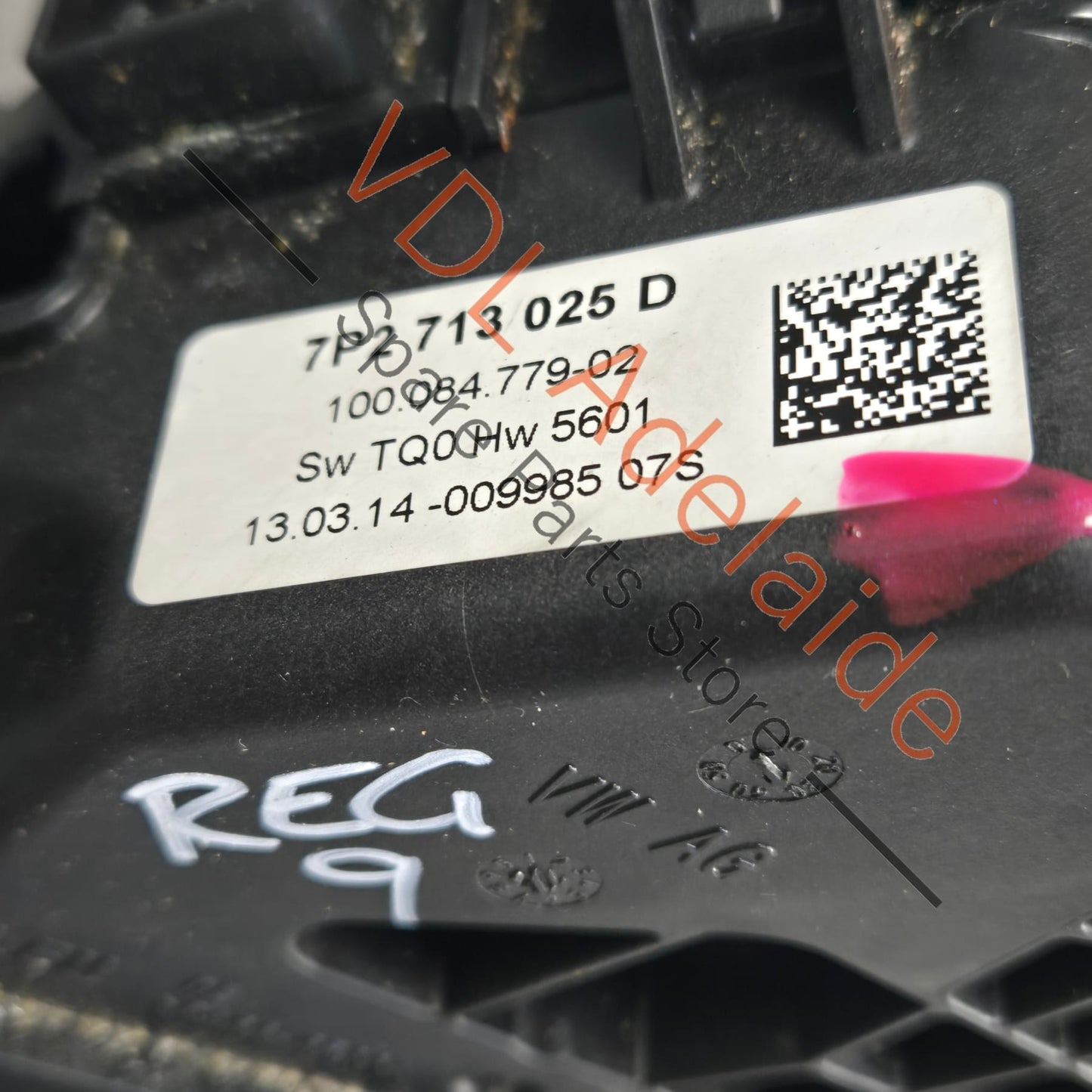 7P2713025D   VW Touareg 7P Gear Selector Mechanism Shifter 7P2713025D