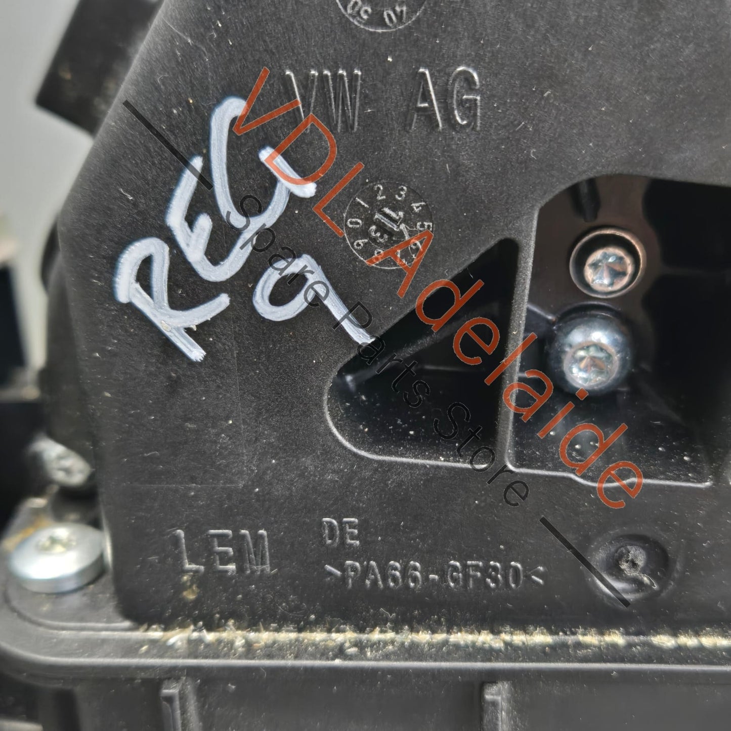 7P2713025D   VW Touareg 7P Gear Selector Mechanism Shifter 7P2713025D