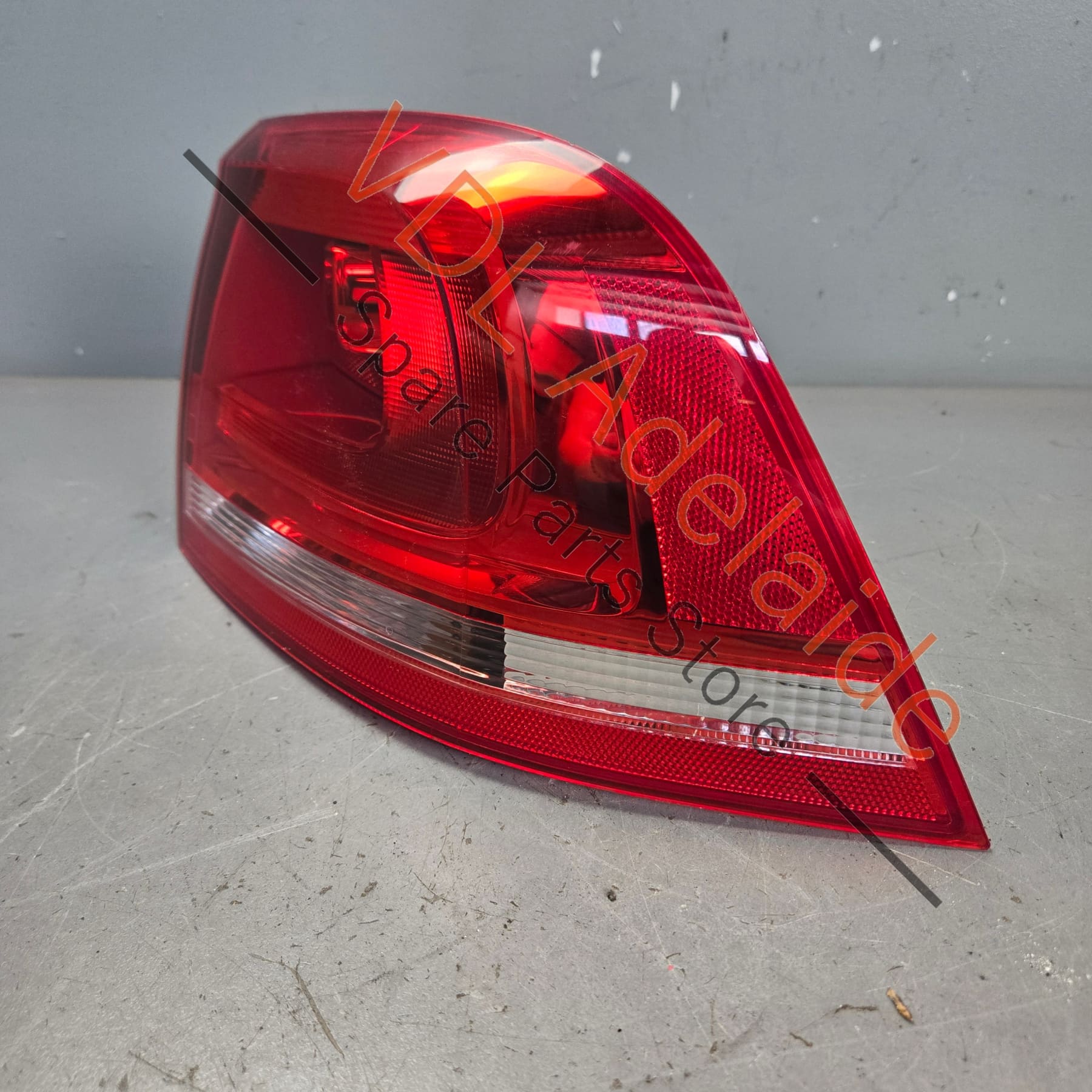 7P6945096F   VW Touareg 7P Rear Right Fender Tail Light Taillight 7P6945096F