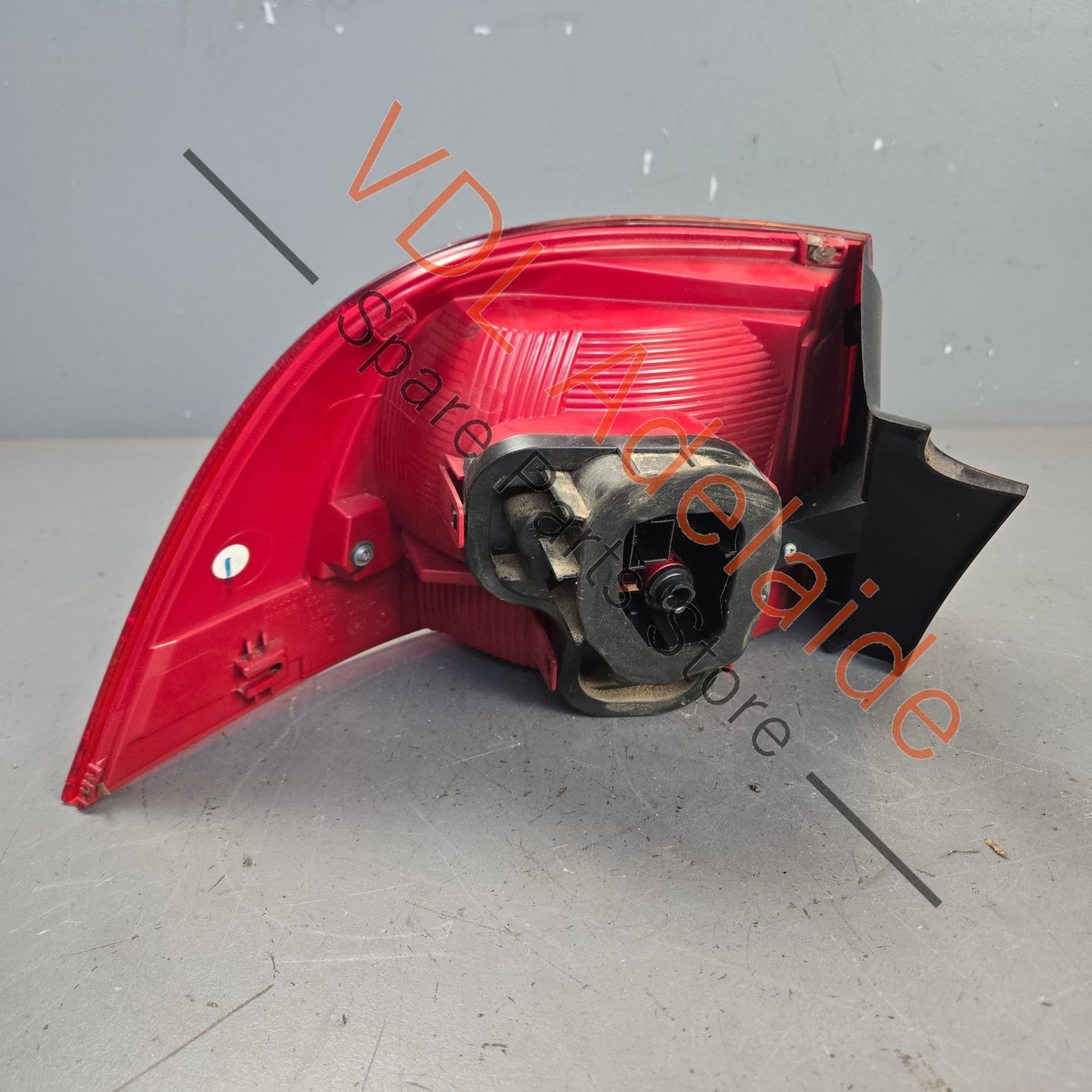 7P6945096F   VW Touareg 7P Rear Right Fender Tail Light Taillight 7P6945096F