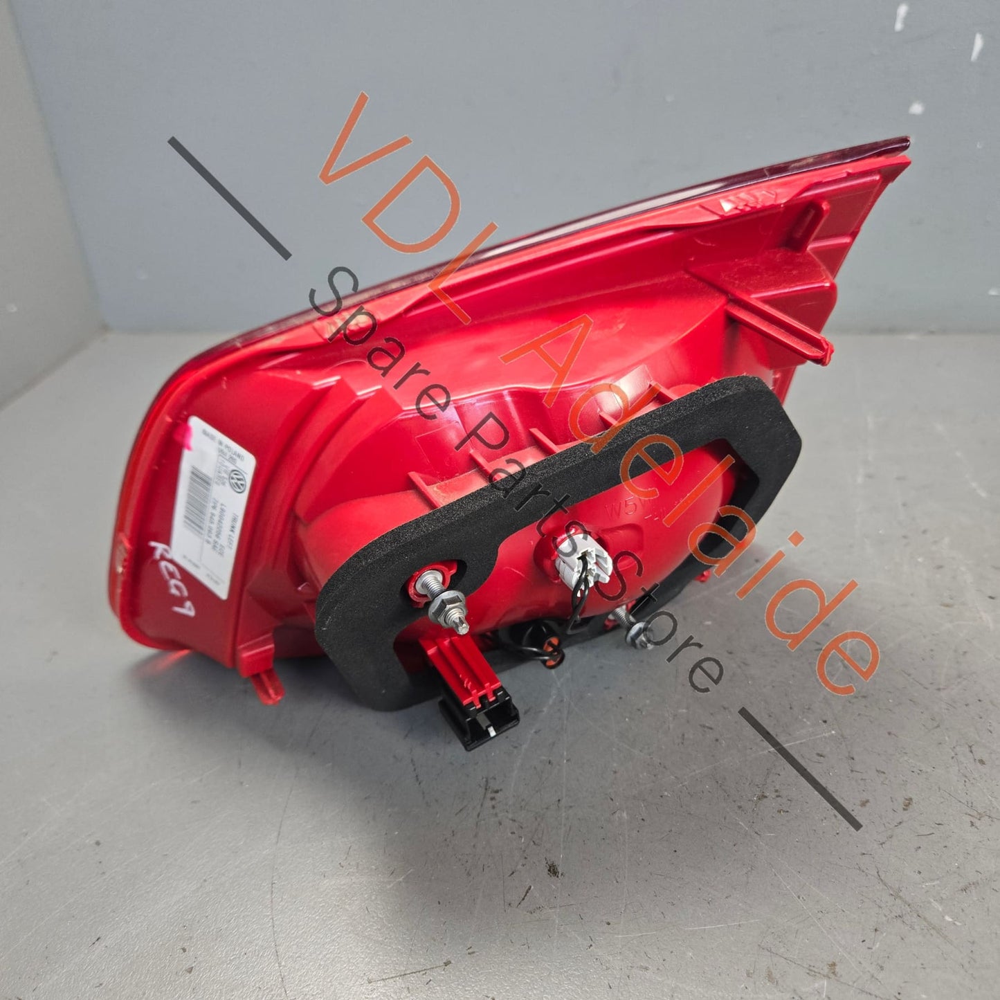 7P6945093B   VW Touareg 7P Rear Left Tailgate Tail Light Taillight Inner 7P6945093B